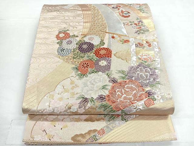 ■■■　サイズ　■■■ 長さ 434cm 幅 31cm程 ■■■　商品詳細　■■■ 【正絹】 詳細に関しましては、画像をご確認ください。 大変上質な逸品になります。 お安く出品致しますので、是非この機会にいかがでしょうか？ ■■■　注意事項　■■■ ■モニター発色の具合により色合いが異なる場合がございます。 ■寸法は多少の誤差が生じる場合がございますのでご了承ください。 ■縫込みの長さが左右非対称の場合は短い部分を記載しております。 左右非対称であってもご返品・お値引き等の保証は出来かねますので、ご了承の上ご購入をお願い致します。 ■シミ等のチェックには注意を払っておりますが、見落としがある場合もございますし、個人の見解も様々ですので神経質な方のご購入はお控えください。 ■箪笥に入っておりました着物や帯なので畳みシワや匂いがあるものもございます。 ■お休みは基本的に土日祝となりますが、その他臨時でお休みする場合がございますのでご了承ください。 ■商品の発送は平日のみの発送となります。 ■夜間と土曜、日曜日はお問い合わせの回答が遅れる場合がございます。 ■当店では、お直し、紋入れ、お手入れ等は承っておりません。 ■生地の状態（ヤケ、経年劣化等）によってはサイズ直しが出来ない場合がございます。 その点もどうかご了承のうえ、ご購入をお願いいたします。 ■弊社で取り扱う商品は一点ものにつき、時期や在庫状況に応じて金額が変更となる場合がございます。 ■検針は行っておりません。予めご了承いただきますようお願いいたします。 ■【洗える着物】と記載のある商品におきましては、商品お届け後に洗濯を行ってしまってからのご返品にはご対応しかねます。 念の為、専門店でのお手入れをお願いいたします。 ■着物のサイズ目安は下記を参考ください↓ ＜女性着物＞　お端折り次第で＋5cm　−1cmが着用可能サイズ 　例）身丈170cmの場合、身長160cm〜175cm ＜男性着物＞　身丈＋約25cm〜27cm程が適応身長 　例）身丈155cmの場合、身長180〜182cm