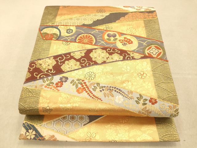 ■■■　サイズ　■■■ 長さ 424cm 幅 30.5cm程 ■■■　商品詳細　■■■ 【正絹】 詳細に関しましては、画像をご確認ください。 大変上質な逸品になります。 お安く出品致しますので、是非この機会にいかがでしょうか？ ■■■　注意事項　■■■ ■モニター発色の具合により色合いが異なる場合がございます。 ■寸法は多少の誤差が生じる場合がございますのでご了承ください。 ■縫込みの長さが左右非対称の場合は短い部分を記載しております。 左右非対称であってもご返品・お値引き等の保証は出来かねますので、ご了承の上ご購入をお願い致します。 ■シミ等のチェックには注意を払っておりますが、見落としがある場合もございますし、個人の見解も様々ですので神経質な方のご購入はお控えください。 ■箪笥に入っておりました着物や帯なので畳みシワや匂いがあるものもございます。 ■お休みは基本的に土日祝となりますが、その他臨時でお休みする場合がございますのでご了承ください。 ■商品の発送は平日のみの発送となります。 ■夜間と土曜、日曜日はお問い合わせの回答が遅れる場合がございます。 ■当店では、お直し、紋入れ、お手入れ等は承っておりません。 ■生地の状態（ヤケ、経年劣化等）によってはサイズ直しが出来ない場合がございます。 その点もどうかご了承のうえ、ご購入をお願いいたします。 ■弊社で取り扱う商品は一点ものにつき、時期や在庫状況に応じて金額が変更となる場合がございます。 ■検針は行っておりません。予めご了承いただきますようお願いいたします。 ■【洗える着物】と記載のある商品におきましては、商品お届け後に洗濯を行ってしまってからのご返品にはご対応しかねます。 念の為、専門店でのお手入れをお願いいたします。 ■着物のサイズ目安は下記を参考ください↓ ＜女性着物＞　お端折り次第で＋5cm　−1cmが着用可能サイズ 　例）身丈170cmの場合、身長160cm〜175cm ＜男性着物＞　身丈＋約25cm〜27cm程が適応身長 　例）身丈155cmの場合、身長180〜182cm