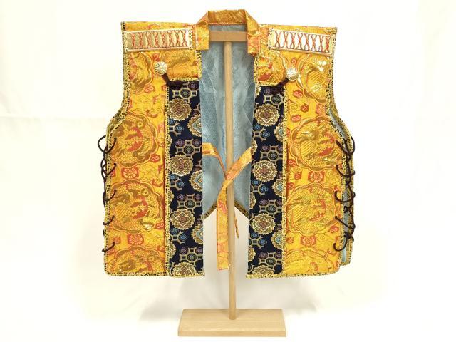 ■■■　サイズ　■■■ 身丈 約43.5cm 身幅 約44cm ■■■　商品詳細　■■■ 状態は特に目立ったシミ汚れなどもなく大変良い状態です。 大変上質な逸品になります。 お安く出品致しますので、是非この機会にいかがでしょうか？ ■■■　注意事項　■■■ ■モニター発色の具合により色合いが異なる場合がございます。 ■寸法は多少の誤差が生じる場合がございますのでご了承ください。 ■縫込みの長さが左右非対称の場合は短い部分を記載しております。 左右非対称であってもご返品・お値引き等の保証は出来かねますので、ご了承の上ご購入をお願い致します。 ■シミ等のチェックには注意を払っておりますが、見落としがある場合もございますし、個人の見解も様々ですので神経質な方のご購入はお控えください。 ■箪笥に入っておりました着物や帯なので畳みシワや匂いがあるものもございます。 ■お休みは基本的に土日祝となりますが、その他臨時でお休みする場合がございますのでご了承ください。 ■商品の発送は平日のみの発送となります。 ■夜間と土曜、日曜日はお問い合わせの回答が遅れる場合がございます。 ■当店では、お直し、紋入れ、お手入れ等は承っておりません。 ■生地の状態（ヤケ、経年劣化等）によってはサイズ直しが出来ない場合がございます。 その点もどうかご了承のうえ、ご購入をお願いいたします。 ■弊社で取り扱う商品は一点ものにつき、時期や在庫状況に応じて金額が変更となる場合がございます。 ■検針は行っておりません。予めご了承いただきますようお願いいたします。 ■【洗える着物】と記載のある商品におきましては、商品お届け後に洗濯を行ってしまってからのご返品にはご対応しかねます。 念の為、専門店でのお手入れをお願いいたします。 ■写真に写っている物が全てになります。それ以外の付属品はございませんのでご了承ください。 ■状態に関する写真につきましては、掲載可能な写真枚数に限りがあるため、各箇所につき1枚参考画像を掲載しております。 ■着物のサイズ目安は下記を参考ください↓ ＜女性着物＞　お端折り次第で＋5cm　−1cmが着用可能サイズ 　例）身丈170cmの場合、身長160cm〜175cm ＜男性着物＞　身丈＋約25cm〜27cm程が適応身長 　例）身丈155cmの場合、身長180〜182cm