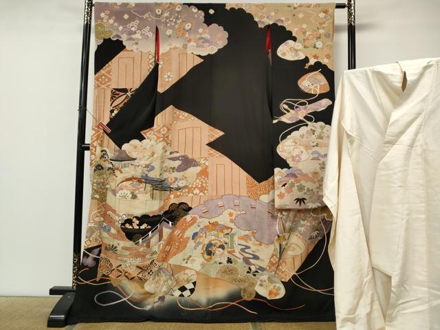 ■■■　サイズ　■■■ 【着物】 身丈 171cm（肩から） 裄丈 62cm 袖丈 109cm　縫込み 4cm 袖幅 32cm 前幅 24cm 後幅 30cm 着物縫いこみ 内揚げ 0cm 裄 お袖側 約0cm　身頃側 約0cm 【掛下】 身丈 170cm（肩から） 裄丈 62.5cm 袖丈 109cm　縫込み 3cm 袖幅 32.5cm 前幅 22.5cm 後幅 28.5cm 着物縫いこみ 内揚げ 0cm 裄 お袖側 約2cm　身頃側 約3cm ■■■　商品詳細　■■■ 【正絹・五つ紋】 着物の状態は接写画像のように表地所々に汚れ・駒刺繍のほつれ、 裏地に破れ、両袖に糸解けがございます。 掛下の状態は接写画像のように表地所々・裏地に汚れがございます。 大変上質な逸品になります。 お安く出品致しますので、是非この機会にいかがでしょうか？ ※大正ロマンなレトロ品です。 和モダン・レトロ感をお楽しみください。 アンティークになりますので お品物の状態の感じ方には個人差がございます。 ご理解の上でのご入札をお願い致します。 ■■■　注意事項　■■■ ■モニター発色の具合により色合いが異なる場合がございます。 ■寸法は多少の誤差が生じる場合がございますのでご了承ください。 ■縫込みの長さが左右非対称の場合は短い部分を記載しております。 左右非対称であってもご返品・お値引き等の保証は出来かねますので、ご了承の上ご購入をお願い致します。 ■シミ等のチェックには注意を払っておりますが、見落としがある場合もございますし、個人の見解も様々ですので神経質な方のご購入はお控えください。 ■箪笥に入っておりました着物や帯なので畳みシワや匂いがあるものもございます。 ■お休みは基本的に土日祝となりますが、その他臨時でお休みする場合がございますのでご了承ください。 ■商品の発送は平日のみの発送となります。 ■夜間と土曜、日曜日はお問い合わせの回答が遅れる場合がございます。 ■当店では、お直し、紋入れ、お手入れ等は承っておりません。 ■生地の状態（ヤケ、経年劣化等）によってはサイズ直しが出来ない場合がございます。 その点もどうかご了承のうえ、ご購入をお願いいたします。 ■弊社で取り扱う商品は一点ものにつき、時期や在庫状況に応じて金額が変更となる場合がございます。 ■検針は行っておりません。予めご了承いただきますようお願いいたします。 ■【洗える着物】と記載のある商品におきましては、商品お届け後に洗濯を行ってしまってからのご返品にはご対応しかねます。 念の為、専門店でのお手入れをお願いいたします。 ■写真に写っている物が全てになります。それ以外の付属品はございませんのでご了承ください。 ■状態に関する写真につきましては、掲載可能な写真枚数に限りがあるため、各箇所につき1枚参考画像を掲載しております。 ■着物のサイズ目安は下記を参考ください↓ ＜女性着物＞　お端折り次第で＋5cm　−1cmが着用可能サイズ 　例）身丈170cmの場合、身長160cm〜175cm ＜男性着物＞　身丈＋約25cm〜27cm程が適応身長 　例）身丈155cmの場合、身長180〜182cm