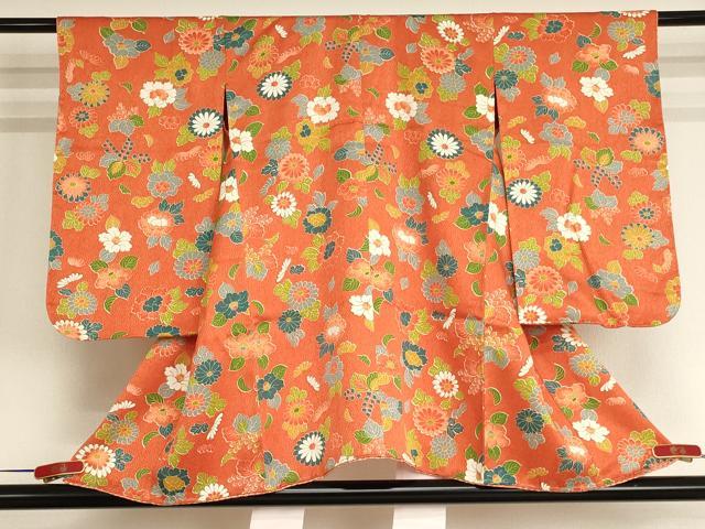 ■■■　サイズ　■■■ 【祝着】 身丈 80cm（肩から） 裄丈 48.5cm（肩上げ　0cm） 袖丈 55cm　縫込み 2.5cm 袖幅 27cm 前幅 17cm 後幅 22.5cm 着物縫いこみ 内揚げ 0cm （腰上げ　0cm） 裄 お袖側 約7.5cm　身頃側 約1.5cm ■■■　商品詳細　■■■ 着物【正絹・未使用】の状態は特に目立ったシミ汚れなどもなく大変良い状態です。 大変上質な逸品になります。 お安く出品致しますので、是非この機会にいかがでしょうか？ ■■■　注意事項　■■■ ■モニター発色の具合により色合いが異なる場合がございます。 ■寸法は多少の誤差が生じる場合がございますのでご了承ください。 ■縫込みの長さが左右非対称の場合は短い部分を記載しております。 左右非対称であってもご返品・お値引き等の保証は出来かねますので、ご了承の上ご購入をお願い致します。 ■シミ等のチェックには注意を払っておりますが、見落としがある場合もございますし、個人の見解も様々ですので神経質な方のご購入はお控えください。 ■箪笥に入っておりました着物や帯なので畳みシワや匂いがあるものもございます。 ■お休みは基本的に土日祝となりますが、その他臨時でお休みする場合がございますのでご了承ください。 ■商品の発送は平日のみの発送となります。 ■夜間と土曜、日曜日はお問い合わせの回答が遅れる場合がございます。 ■当店では、お直し、紋入れ、お手入れ等は承っておりません。 ■生地の状態（ヤケ、経年劣化等）によってはサイズ直しが出来ない場合がございます。 その点もどうかご了承のうえ、ご購入をお願いいたします。 ■弊社で取り扱う商品は一点ものにつき、時期や在庫状況に応じて金額が変更となる場合がございます。 ■検針は行っておりません。予めご了承いただきますようお願いいたします。 ■【洗える着物】と記載のある商品におきましては、商品お届け後に洗濯を行ってしまってからのご返品にはご対応しかねます。 念の為、専門店でのお手入れをお願いいたします。 ■写真に写っている物が全てになります。それ以外の付属品はございませんのでご了承ください。 ■状態に関する写真につきましては、掲載可能な写真枚数に限りがあるため、各箇所につき1枚参考画像を掲載しております。 ■着物のサイズ目安は下記を参考ください↓ ＜女性着物＞　お端折り次第で＋5cm　−1cmが着用可能サイズ 　例）身丈170cmの場合、身長160cm〜175cm ＜男性着物＞　身丈＋約25cm〜27cm程が適応身長 　例）身丈155cmの場合、身長180〜182cm