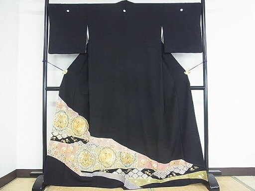 平和屋着物■豪華黒留袖 駒刺繍 花鳥絵皿文 金彩 逸品 DAAA3895rt 平和屋着物■豪華黒留袖 駒刺繍 花鳥絵皿文 金彩 逸品 DAAA3895rt