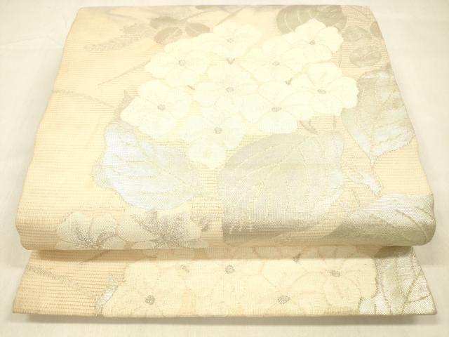 ■■■　サイズ　■■■ 長さ 364cm 幅 30.5cm程 ■■■　商品詳細　■■■ 【正絹】 状態は接写画像のように表地所々・帯芯・裏地に薄い汚れがございます。 大変上質な逸品になりますのでぜひお手入れをされてお召しになられてはいかがでしょうか。 お安く出品致しますので、是非この機会にいかがでしょうか？ ■■■　注意事項　■■■ ■モニター発色の具合により色合いが異なる場合がございます。 ■寸法は多少の誤差が生じる場合がございますのでご了承ください。 ■縫込みの長さが左右非対称の場合は短い部分を記載しております。 左右非対称であってもご返品・お値引き等の保証は出来かねますので、ご了承の上ご購入をお願い致します。 ■シミ等のチェックには注意を払っておりますが、見落としがある場合もございますし、個人の見解も様々ですので神経質な方のご購入はお控えください。 ■箪笥に入っておりました着物や帯なので畳みシワや匂いがあるものもございます。 ■お休みは基本的に土日祝となりますが、その他臨時でお休みする場合がございますのでご了承ください。 ■商品の発送は平日のみの発送となります。 ■夜間と土曜、日曜日はお問い合わせの回答が遅れる場合がございます。 ■当店では、お直し、紋入れ、お手入れ等は承っておりません。 ■生地の状態（ヤケ、経年劣化等）によってはサイズ直しが出来ない場合がございます。 その点もどうかご了承のうえ、ご購入をお願いいたします。 ■弊社で取り扱う商品は一点ものにつき、時期や在庫状況に応じて金額が変更となる場合がございます。 ■検針は行っておりません。予めご了承いただきますようお願いいたします。 ■【洗える着物】と記載のある商品におきましては、商品お届け後に洗濯を行ってしまってからのご返品にはご対応しかねます。 念の為、専門店でのお手入れをお願いいたします。 ■着物のサイズ目安は下記を参考ください↓ ＜女性着物＞　お端折り次第で＋5cm　−1cmが着用可能サイズ 　例）身丈170cmの場合、身長160cm〜175cm ＜男性着物＞　身丈＋約25cm〜27cm程が適応身長 　例）身丈155cmの場合、身長180〜182cm