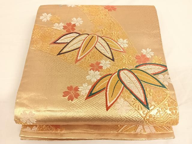 ■■■　サイズ　■■■ 長さ 440cm 幅 30.5cm程 ■■■　商品詳細　■■■ 【正絹】 詳細に関しましては、画像をご確認ください。 大変上質な逸品になります。 お安く出品致しますので、是非この機会にいかがでしょうか？ ※汚れ等に関しましては、着用時には見えない部分になるかと思いますのであまり気にならずお召になれるかと思います。 ■■■　注意事項　■■■ ■モニター発色の具合により色合いが異なる場合がございます。 ■寸法は多少の誤差が生じる場合がございますのでご了承ください。 ■縫込みの長さが左右非対称の場合は短い部分を記載しております。 左右非対称であってもご返品・お値引き等の保証は出来かねますので、ご了承の上ご購入をお願い致します。 ■シミ等のチェックには注意を払っておりますが、見落としがある場合もございますし、個人の見解も様々ですので神経質な方のご購入はお控えください。 ■箪笥に入っておりました着物や帯なので畳みシワや匂いがあるものもございます。 ■お休みは基本的に土日祝となりますが、その他臨時でお休みする場合がございますのでご了承ください。 ■商品の発送は平日のみの発送となります。 ■夜間と土曜、日曜日はお問い合わせの回答が遅れる場合がございます。 ■当店では、お直し、紋入れ、お手入れ等は承っておりません。 ■生地の状態（ヤケ、経年劣化等）によってはサイズ直しが出来ない場合がございます。 その点もどうかご了承のうえ、ご購入をお願いいたします。 ■弊社で取り扱う商品は一点ものにつき、時期や在庫状況に応じて金額が変更となる場合がございます。 ■検針は行っておりません。予めご了承いただきますようお願いいたします。 ■【洗える着物】と記載のある商品におきましては、商品お届け後に洗濯を行ってしまってからのご返品にはご対応しかねます。 念の為、専門店でのお手入れをお願いいたします。 ■着物のサイズ目安は下記を参考ください↓ ＜女性着物＞　お端折り次第で＋5cm　−1cmが着用可能サイズ 　例）身丈170cmの場合、身長160cm〜175cm ＜男性着物＞　身丈＋約25cm〜27cm程が適応身長 　例）身丈155cmの場合、身長180〜182cm