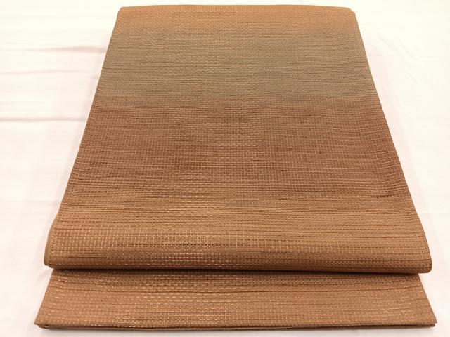 ■■■　サイズ　■■■ 長さ 452cm 幅 31.5cm程 ■■■　商品詳細　■■■ 【正絹】 詳細に関しましては、画像をご確認ください。 大変上質な逸品になります。 お安く出品致しますので、是非この機会にいかがでしょうか？ ■■■　注意事項　■■■ ■モニター発色の具合により色合いが異なる場合がございます。 ■寸法は多少の誤差が生じる場合がございますのでご了承ください。 ■縫込みの長さが左右非対称の場合は短い部分を記載しております。 左右非対称であってもご返品・お値引き等の保証は出来かねますので、ご了承の上ご購入をお願い致します。 ■シミ等のチェックには注意を払っておりますが、見落としがある場合もございますし、個人の見解も様々ですので神経質な方のご購入はお控えください。 ■箪笥に入っておりました着物や帯なので畳みシワや匂いがあるものもございます。 ■お休みは基本的に土日祝となりますが、その他臨時でお休みする場合がございますのでご了承ください。 ■商品の発送は平日のみの発送となります。 ■夜間と土曜、日曜日はお問い合わせの回答が遅れる場合がございます。 ■当店では、お直し、紋入れ、お手入れ等は承っておりません。 ■生地の状態（ヤケ、経年劣化等）によってはサイズ直しが出来ない場合がございます。 その点もどうかご了承のうえ、ご購入をお願いいたします。 ■弊社で取り扱う商品は一点ものにつき、時期や在庫状況に応じて金額が変更となる場合がございます。 ■検針は行っておりません。予めご了承いただきますようお願いいたします。 ■【洗える着物】と記載のある商品におきましては、商品お届け後に洗濯を行ってしまってからのご返品にはご対応しかねます。 念の為、専門店でのお手入れをお願いいたします。 ■着物のサイズ目安は下記を参考ください↓ ＜女性着物＞　お端折り次第で＋5cm　−1cmが着用可能サイズ 　例）身丈170cmの場合、身長160cm〜175cm ＜男性着物＞　身丈＋約25cm〜27cm程が適応身長 　例）身丈155cmの場合、身長180〜182cm