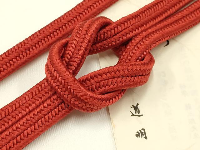 ■■■　サイズ　■■■ 長さ　約151.5cm（房を除く） ■■■　商品詳細　■■■ 【正絹】 状態は参考画像のように 若干の糸よれ、薄い汚れがございますが その他特に目立ったシミ汚れなどもなく大変良い状態です。 大変上質な逸品になります。 お安く出品致しますので、是非この機会にいかがでしょうか？ ■■■　注意事項　■■■ ■モニター発色の具合により色合いが異なる場合がございます。 ■寸法は多少の誤差が生じる場合がございますのでご了承ください。 ■縫込みの長さが左右非対称の場合は短い部分を記載しております。 左右非対称であってもご返品・お値引き等の保証は出来かねますので、ご了承の上ご購入をお願い致します。 ■シミ等のチェックには注意を払っておりますが、見落としがある場合もございますし、個人の見解も様々ですので神経質な方のご購入はお控えください。 ■箪笥に入っておりました着物や帯なので畳みシワや匂いがあるものもございます。 ■お休みは基本的に土日祝となりますが、その他臨時でお休みする場合がございますのでご了承ください。 ■商品の発送は平日のみの発送となります。 ■夜間と土曜、日曜日はお問い合わせの回答が遅れる場合がございます。 ■当店では、お直し、紋入れ、お手入れ等は承っておりません。 ■生地の状態（ヤケ、経年劣化等）によってはサイズ直しが出来ない場合がございます。 その点もどうかご了承のうえ、ご購入をお願いいたします。 ■弊社で取り扱う商品は一点ものにつき、時期や在庫状況に応じて金額が変更となる場合がございます。 ■検針は行っておりません。予めご了承いただきますようお願いいたします。 ■【洗える着物】と記載のある商品におきましては、商品お届け後に洗濯を行ってしまってからのご返品にはご対応しかねます。 念の為、専門店でのお手入れをお願いいたします。 ■着物のサイズ目安は下記を参考ください↓ ＜女性着物＞　お端折り次第で＋5?　−10?が着用可能サイズ 　例）身丈170?の場合、身長160?〜175? ＜男性着物＞　身丈＋約25?〜27?程が適応身長 　例）身丈155?の場合、身長180〜182?