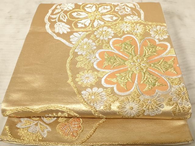 ■■■　サイズ　■■■ 長さ 408cm 幅 30cm程 ■■■　商品詳細　■■■ 【正絹・芯なし】 詳細に関しましては、画像をご確認ください。 大変上質な逸品になります。 お安く出品致しますので、是非この機会にいかがでしょうか？ ※汚れ等に関しましては、着用時には見えない部分になるかと思いますのであまり気にならずお召になれるかと思います。 ■■■　注意事項　■■■ ■モニター発色の具合により色合いが異なる場合がございます。 ■寸法は多少の誤差が生じる場合がございますのでご了承ください。 ■縫込みの長さが左右非対称の場合は短い部分を記載しております。 左右非対称であってもご返品・お値引き等の保証は出来かねますので、ご了承の上ご購入をお願い致します。 ■シミ等のチェックには注意を払っておりますが、見落としがある場合もございますし、個人の見解も様々ですので神経質な方のご購入はお控えください。 ■箪笥に入っておりました着物や帯なので畳みシワや匂いがあるものもございます。 ■お休みは基本的に土日祝となりますが、その他臨時でお休みする場合がございますのでご了承ください。 ■商品の発送は平日のみの発送となります。 ■夜間と土曜、日曜日はお問い合わせの回答が遅れる場合がございます。 ■当店では、お直し、紋入れ、お手入れ等は承っておりません。 ■生地の状態（ヤケ、経年劣化等）によってはサイズ直しが出来ない場合がございます。 その点もどうかご了承のうえ、ご購入をお願いいたします。 ■弊社で取り扱う商品は一点ものにつき、時期や在庫状況に応じて金額が変更となる場合がございます。 ■検針は行っておりません。予めご了承いただきますようお願いいたします。 ■【洗える着物】と記載のある商品におきましては、商品お届け後に洗濯を行ってしまってからのご返品にはご対応しかねます。 念の為、専門店でのお手入れをお願いいたします。 ■着物のサイズ目安は下記を参考ください↓ ＜女性着物＞　お端折り次第で＋5cm　−1cmが着用可能サイズ 　例）身丈170cmの場合、身長160cm〜175cm ＜男性着物＞　身丈＋約25cm〜27cm程が適応身長 　例）身丈155cmの場合、身長180〜182cm