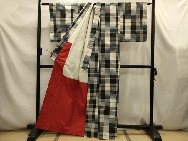 平和屋の平和屋着物■上質な紬　格子　正絹　逸品　AABK5920sx｜アングル2