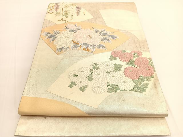 ■■■　サイズ　■■■ 長さ 438cm 幅 31.5cm程 ■■■　商品詳細　■■■ 【正絹】 詳細に関しましては、画像をご確認ください。 大変上質な逸品になります。 お安く出品致しますので、是非この機会にいかがでしょうか？ ※表地所々に銀糸の変色がございます。 ■■■　注意事項　■■■ ■モニター発色の具合により色合いが異なる場合がございます。 ■寸法は多少の誤差が生じる場合がございますのでご了承ください。 ■縫込みの長さが左右非対称の場合は短い部分を記載しております。 左右非対称であってもご返品・お値引き等の保証は出来かねますので、ご了承の上ご購入をお願い致します。 ■シミ等のチェックには注意を払っておりますが、見落としがある場合もございますし、個人の見解も様々ですので神経質な方のご購入はお控えください。 ■箪笥に入っておりました着物や帯なので畳みシワや匂いがあるものもございます。 ■お休みは基本的に土日祝となりますが、その他臨時でお休みする場合がございますのでご了承ください。 ■商品の発送は平日のみの発送となります。 ■夜間と土曜、日曜日はお問い合わせの回答が遅れる場合がございます。 ■当店では、お直し、紋入れ、お手入れ等は承っておりません。 ■生地の状態（ヤケ、経年劣化等）によってはサイズ直しが出来ない場合がございます。 その点もどうかご了承のうえ、ご購入をお願いいたします。 ■弊社で取り扱う商品は一点ものにつき、時期や在庫状況に応じて金額が変更となる場合がございます。 ■検針は行っておりません。予めご了承いただきますようお願いいたします。 ■【洗える着物】と記載のある商品におきましては、商品お届け後に洗濯を行ってしまってからのご返品にはご対応しかねます。 念の為、専門店でのお手入れをお願いいたします。 ■着物のサイズ目安は下記を参考ください↓ ＜女性着物＞　お端折り次第で＋5cm　−1cmが着用可能サイズ 　例）身丈170cmの場合、身長160cm〜175cm ＜男性着物＞　身丈＋約25cm〜27cm程が適応身長 　例）身丈155cmの場合、身長180〜182cm