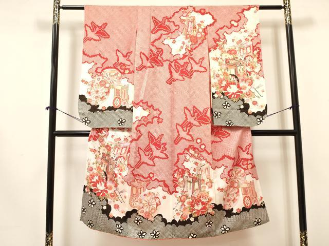 ■■■　サイズ　■■■ 【祝着】 身丈 136.5cm（肩から） 裄丈 52.5cm（肩上げ　2.5cm） 袖丈 74.5cm　縫込み 1.5cm 袖幅 32.5cm 前幅 18cm 後幅 24.5cm 着物縫いこみ 内揚げ 0cm （腰上げ　0cm） 裄 お袖側 約1.5cm　身頃側 約1cm ■■■　商品詳細　■■■ 着物【正絹・重ね衿：取り外し可能】の 状態は接写画像のように 両袖前後・下前・衿裏・胴裏・衿に薄い汚れがございますが その他特に目立ったシミ汚れなどもなく大変良い状態です。 大変上質な逸品になります。 お安く出品致しますので、是非この機会にいかがでしょうか？ ※衿裏・胴裏にペン書きがございます。 ■■■　注意事項　■■■ ■モニター発色の具合により色合いが異なる場合がございます。 ■寸法は多少の誤差が生じる場合がございますのでご了承ください。 ■縫込みの長さが左右非対称の場合は短い部分を記載しております。 左右非対称であってもご返品・お値引き等の保証は出来かねますので、ご了承の上ご購入をお願い致します。 ■シミ等のチェックには注意を払っておりますが、見落としがある場合もございますし、個人の見解も様々ですので神経質な方のご購入はお控えください。 ■箪笥に入っておりました着物や帯なので畳みシワや匂いがあるものもございます。 ■お休みは基本的に土日祝となりますが、その他臨時でお休みする場合がございますのでご了承ください。 ■商品の発送は平日のみの発送となります。 ■夜間と土曜、日曜日はお問い合わせの回答が遅れる場合がございます。 ■当店では、お直し、紋入れ、お手入れ等は承っておりません。 ■生地の状態（ヤケ、経年劣化等）によってはサイズ直しが出来ない場合がございます。 その点もどうかご了承のうえ、ご購入をお願いいたします。 ■弊社で取り扱う商品は一点ものにつき、時期や在庫状況に応じて金額が変更となる場合がございます。 ■検針は行っておりません。予めご了承いただきますようお願いいたします。 ■【洗える着物】と記載のある商品におきましては、商品お届け後に洗濯を行ってしまってからのご返品にはご対応しかねます。 念の為、専門店でのお手入れをお願いいたします。 ■着物のサイズ目安は下記を参考ください↓ ＜女性着物＞　お端折り次第で＋5cm　−1cmが着用可能サイズ 　例）身丈170cmの場合、身長160cm〜175cm ＜男性着物＞　身丈＋約25cm〜27cm程が適応身長 　例）身丈155cmの場合、身長180〜182cm