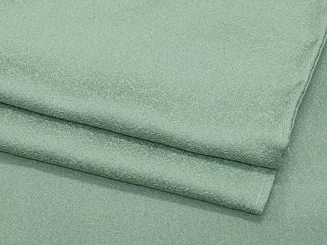 ■■■　サイズ　■■■ 身丈 152.5cm（肩から） 裄丈 63.5cm 袖丈 47.5cm　縫込み 6cm 袖幅 33.5cm 前幅 25cm 後幅 29cm 着物縫いこみ 内揚げ 7.5cm 裄 お袖側 約2.5cm　身頃側 約3cm ■■■　商品詳細　■■■ 【正絹・一つ紋・未使用】 状態は特に目立ったシミ汚れなどもなく大変良い状態です。 大変上質な逸品になります。 お安く出品致しますので、是非この機会にいかがでしょうか？ ■■■　注意事項　■■■ ■モニター発色の具合により色合いが異なる場合がございます。 ■寸法は多少の誤差が生じる場合がございますのでご了承ください。 ■縫込みの長さが左右非対称の場合は短い部分を記載しております。 左右非対称であってもご返品・お値引き等の保証は出来かねますので、ご了承の上ご購入をお願い致します。 ■シミ等のチェックには注意を払っておりますが、見落としがある場合もございますし、個人の見解も様々ですので神経質な方のご購入はお控えください。 ■箪笥に入っておりました着物や帯なので畳みシワや匂いがあるものもございます。 ■お休みは基本的に土日祝となりますが、その他臨時でお休みする場合がございますのでご了承ください。 ■商品の発送は平日のみの発送となります。 ■夜間と土曜、日曜日はお問い合わせの回答が遅れる場合がございます。 ■当店では、お直し、紋入れ、お手入れ等は承っておりません。 ■生地の状態（ヤケ、経年劣化等）によってはサイズ直しが出来ない場合がございます。 その点もどうかご了承のうえ、ご購入をお願いいたします。 ■弊社で取り扱う商品は一点ものにつき、時期や在庫状況に応じて金額が変更となる場合がございます。 ■検針は行っておりません。予めご了承いただきますようお願いいたします。 ■【洗える着物】と記載のある商品におきましては、商品お届け後に洗濯を行ってしまってからのご返品にはご対応しかねます。 念の為、専門店でのお手入れをお願いいたします。 ■着物のサイズ目安は下記を参考ください↓ ＜女性着物＞　お端折り次第で＋5cm　−1cmが着用可能サイズ 　例）身丈170cmの場合、身長160cm〜175cm ＜男性着物＞　身丈＋約25cm〜27cm程が適応身長 　例）身丈155cmの場合、身長180〜182cm