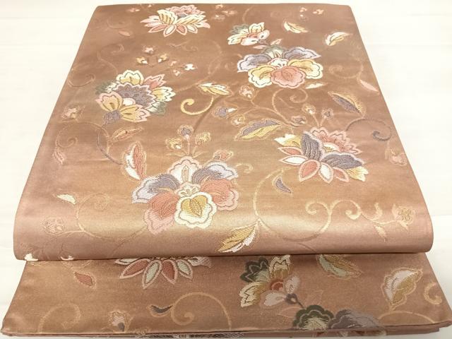 ■■■　サイズ　■■■ 長さ 434cm 幅 30.5cm程 ■■■　商品詳細　■■■ 【正絹・芯なし】 詳細に関しましては、画像をご確認ください。 大変上質な逸品になります。 お安く出品致しますので、是非この機会にいかがでしょうか？ ■■■　注意事項　■■■ ■モニター発色の具合により色合いが異なる場合がございます。 ■寸法は多少の誤差が生じる場合がございますのでご了承ください。 ■縫込みの長さが左右非対称の場合は短い部分を記載しております。 左右非対称であってもご返品・お値引き等の保証は出来かねますので、ご了承の上ご購入をお願い致します。 ■シミ等のチェックには注意を払っておりますが、見落としがある場合もございますし、個人の見解も様々ですので神経質な方のご購入はお控えください。 ■箪笥に入っておりました着物や帯なので畳みシワや匂いがあるものもございます。 ■お休みは基本的に土日祝となりますが、その他臨時でお休みする場合がございますのでご了承ください。 ■商品の発送は平日のみの発送となります。 ■夜間と土曜、日曜日はお問い合わせの回答が遅れる場合がございます。 ■当店では、お直し、紋入れ、お手入れ等は承っておりません。 ■生地の状態（ヤケ、経年劣化等）によってはサイズ直しが出来ない場合がございます。 その点もどうかご了承のうえ、ご購入をお願いいたします。 ■弊社で取り扱う商品は一点ものにつき、時期や在庫状況に応じて金額が変更となる場合がございます。 ■検針は行っておりません。予めご了承いただきますようお願いいたします。 ■【洗える着物】と記載のある商品におきましては、商品お届け後に洗濯を行ってしまってからのご返品にはご対応しかねます。 念の為、専門店でのお手入れをお願いいたします。 ■着物のサイズ目安は下記を参考ください↓ ＜女性着物＞　お端折り次第で＋5cm　−1cmが着用可能サイズ 　例）身丈170cmの場合、身長160cm〜175cm ＜男性着物＞　身丈＋約25cm〜27cm程が適応身長 　例）身丈155cmの場合、身長180〜182cm