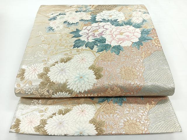 ■■■　サイズ　■■■ 長さ 440cm 幅 30.5cm程 ■■■　商品詳細　■■■ 【正絹】 詳細に関しましては、画像をご確認ください。 大変上質な逸品になります。 お安く出品致しますので、是非この機会にいかがでしょうか？ ※汚れ等に関しましては、着用時には見えない部分になるかと思いますのであまり気にならずお召になれるかと思います。 ■■■　注意事項　■■■ ■モニター発色の具合により色合いが異なる場合がございます。 ■寸法は多少の誤差が生じる場合がございますのでご了承ください。 ■縫込みの長さが左右非対称の場合は短い部分を記載しております。 左右非対称であってもご返品・お値引き等の保証は出来かねますので、ご了承の上ご購入をお願い致します。 ■シミ等のチェックには注意を払っておりますが、見落としがある場合もございますし、個人の見解も様々ですので神経質な方のご購入はお控えください。 ■箪笥に入っておりました着物や帯なので畳みシワや匂いがあるものもございます。 ■お休みは基本的に土日祝となりますが、その他臨時でお休みする場合がございますのでご了承ください。 ■商品の発送は平日のみの発送となります。 ■夜間と土曜、日曜日はお問い合わせの回答が遅れる場合がございます。 ■当店では、お直し、紋入れ、お手入れ等は承っておりません。 ■生地の状態（ヤケ、経年劣化等）によってはサイズ直しが出来ない場合がございます。 その点もどうかご了承のうえ、ご購入をお願いいたします。 ■弊社で取り扱う商品は一点ものにつき、時期や在庫状況に応じて金額が変更となる場合がございます。 ■検針は行っておりません。予めご了承いただきますようお願いいたします。 ■【洗える着物】と記載のある商品におきましては、商品お届け後に洗濯を行ってしまってからのご返品にはご対応しかねます。 念の為、専門店でのお手入れをお願いいたします。 ■着物のサイズ目安は下記を参考ください↓ ＜女性着物＞　お端折り次第で＋5cm　−1cmが着用可能サイズ 　例）身丈170cmの場合、身長160cm〜175cm ＜男性着物＞　身丈＋約25cm〜27cm程が適応身長 　例）身丈155cmの場合、身長180〜182cm