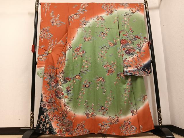 ■■■　サイズ　■■■ 身丈 158cm（肩から） 裄丈 65.5cm 袖丈 95cm　縫込み 5cm 袖幅 33.5cm 前幅 24cm 後幅 29.5cm 着物縫いこみ 内揚げ 1cm 裄 お袖側 約2cm　身頃側 約3cm ■■■　商品詳細　■■■ 【正絹】 状態は接写画像のように右袖付に糸解け、衿山に薄い汚れがございますが その他特に目立ったシミ汚れなどもなく大変良い状態です。 大変上質な逸品になります。 お安く出品致しますので、是非この機会にいかがでしょうか？ ■■■　注意事項　■■■ ■モニター発色の具合により色合いが異なる場合がございます。 ■寸法は多少の誤差が生じる場合がございますのでご了承ください。 ■縫込みの長さが左右非対称の場合は短い部分を記載しております。 左右非対称であってもご返品・お値引き等の保証は出来かねますので、ご了承の上ご購入をお願い致します。 ■シミ等のチェックには注意を払っておりますが、見落としがある場合もございますし、個人の見解も様々ですので神経質な方のご購入はお控えください。 ■箪笥に入っておりました着物や帯なので畳みシワや匂いがあるものもございます。 ■お休みは基本的に土日祝となりますが、その他臨時でお休みする場合がございますのでご了承ください。 ■商品の発送は平日のみの発送となります。 ■夜間と土曜、日曜日はお問い合わせの回答が遅れる場合がございます。 ■当店では、お直し、紋入れ、お手入れ等は承っておりません。 ■生地の状態（ヤケ、経年劣化等）によってはサイズ直しが出来ない場合がございます。 その点もどうかご了承のうえ、ご購入をお願いいたします。 ■弊社で取り扱う商品は一点ものにつき、時期や在庫状況に応じて金額が変更となる場合がございます。 ■検針は行っておりません。予めご了承いただきますようお願いいたします。 ■【洗える着物】と記載のある商品におきましては、商品お届け後に洗濯を行ってしまってからのご返品にはご対応しかねます。 念の為、専門店でのお手入れをお願いいたします。 ■写真に写っている物が全てになります。それ以外の付属品はございませんのでご了承ください。 ■着物のサイズ目安は下記を参考ください↓ ＜女性着物＞　お端折り次第で＋5cm　－1cmが着用可能サイズ 　例）身丈170cmの場合、身長160cm～175cm ＜男性着物＞　身丈＋約25cm～27cm程が適応身長 　例）身丈155cmの場合、身長180～182cm