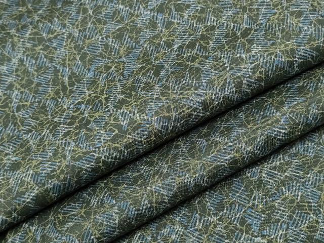 ■■■　サイズ　■■■ 身丈 168.5cm（肩から） 裄丈 70cm 袖丈 49.5cm　縫込み 8cm 袖幅 35cm 前幅 25cm 後幅 30.5cm 着物縫いこみ 内揚げ 6cm 裄 お袖側 約1cm　身頃側 約0cm ■■■　商品詳細　■■■ 【正絹】 状態は特に目立ったシミ汚れなどもなく大変良い状態です。 大変上質な逸品になります。 お安く出品致しますので、是非この機会にいかがでしょうか？ ■■■　注意事項　■■■ ■モニター発色の具合により色合いが異なる場合がございます。 ■寸法は多少の誤差が生じる場合がございますのでご了承ください。 ■縫込みの長さが左右非対称の場合は短い部分を記載しております。 左右非対称であってもご返品・お値引き等の保証は出来かねますので、ご了承の上ご購入をお願い致します。 ■シミ等のチェックには注意を払っておりますが、見落としがある場合もございますし、個人の見解も様々ですので神経質な方のご購入はお控えください。 ■箪笥に入っておりました着物や帯なので畳みシワや匂いがあるものもございます。 ■お休みは基本的に土日祝となりますが、その他臨時でお休みする場合がございますのでご了承ください。 ■商品の発送は平日のみの発送となります。 ■夜間と土曜、日曜日はお問い合わせの回答が遅れる場合がございます。 ■当店では、お直し、紋入れ、お手入れ等は承っておりません。 ■生地の状態（ヤケ、経年劣化等）によってはサイズ直しが出来ない場合がございます。 その点もどうかご了承のうえ、ご購入をお願いいたします。 ■弊社で取り扱う商品は一点ものにつき、時期や在庫状況に応じて金額が変更となる場合がございます。 ■検針は行っておりません。予めご了承いただきますようお願いいたします。 ■【洗える着物】と記載のある商品におきましては、商品お届け後に洗濯を行ってしまってからのご返品にはご対応しかねます。 念の為、専門店でのお手入れをお願いいたします。 ■着物のサイズ目安は下記を参考ください↓ ＜女性着物＞　お端折り次第で＋5?　−10?が着用可能サイズ 　例）身丈170?の場合、身長160?〜175? ＜男性着物＞　身丈＋約25?〜27?程が適応身長 　例）身丈155?の場合、身長180〜182?