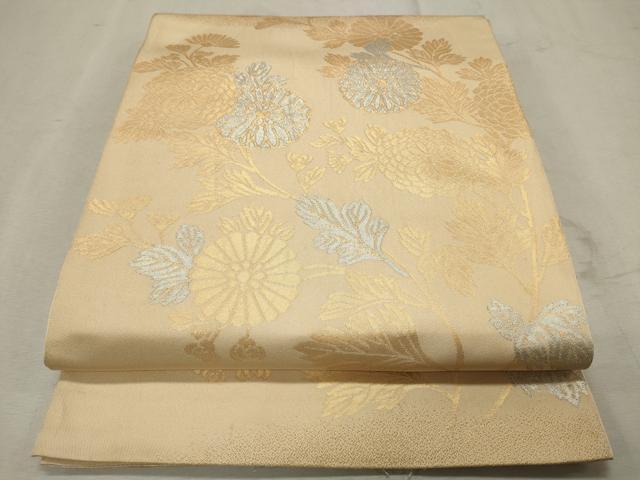 ■■■　サイズ　■■■ 長さ 430cm 幅 30.5cm程 ■■■　商品詳細　■■■ 【正絹・芯なし】 詳細に関しましては、画像をご確認ください。 大変上質な逸品になります。 お安く出品致しますので、是非この機会にいかがでしょうか？ ■■■　注意事項　■■■ ■モニター発色の具合により色合いが異なる場合がございます。 ■寸法は多少の誤差が生じる場合がございますのでご了承ください。 ■縫込みの長さが左右非対称の場合は短い部分を記載しております。 左右非対称であってもご返品・お値引き等の保証は出来かねますので、ご了承の上ご購入をお願い致します。 ■シミ等のチェックには注意を払っておりますが、見落としがある場合もございますし、個人の見解も様々ですので神経質な方のご購入はお控えください。 ■箪笥に入っておりました着物や帯なので畳みシワや匂いがあるものもございます。 ■お休みは基本的に土日祝となりますが、その他臨時でお休みする場合がございますのでご了承ください。 ■商品の発送は平日のみの発送となります。 ■夜間と土曜、日曜日はお問い合わせの回答が遅れる場合がございます。 ■当店では、お直し、紋入れ、お手入れ等は承っておりません。 ■生地の状態（ヤケ、経年劣化等）によってはサイズ直しが出来ない場合がございます。 その点もどうかご了承のうえ、ご購入をお願いいたします。 ■弊社で取り扱う商品は一点ものにつき、時期や在庫状況に応じて金額が変更となる場合がございます。 ■検針は行っておりません。予めご了承いただきますようお願いいたします。 ■【洗える着物】と記載のある商品におきましては、商品お届け後に洗濯を行ってしまってからのご返品にはご対応しかねます。 念の為、専門店でのお手入れをお願いいたします。 ■着物のサイズ目安は下記を参考ください↓ ＜女性着物＞　お端折り次第で＋5cm　−1cmが着用可能サイズ 　例）身丈170cmの場合、身長160cm〜175cm ＜男性着物＞　身丈＋約25cm〜27cm程が適応身長 　例）身丈155cmの場合、身長180〜182cm