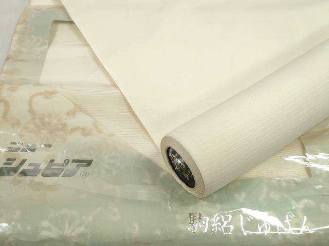 ■■■　サイズ　■■■ 長さ　　着尺分あり 幅　　　約35cm ■■■　商品詳細　■■■ 【正絹・未使用】 状態は接写画像のように表地中程に薄い汚れがございます。 大変上質な逸品になります。 お安く出品致しますので、是非この機会にいかがでしょうか？ ■■■　注意事項　■■■ ■モニター発色の具合により色合いが異なる場合がございます。 ■寸法は多少の誤差が生じる場合がございますのでご了承ください。 ■縫込みの長さが左右非対称の場合は短い部分を記載しております。 左右非対称であってもご返品・お値引き等の保証は出来かねますので、ご了承の上ご購入をお願い致します。 ■シミ等のチェックには注意を払っておりますが、見落としがある場合もございますし、個人の見解も様々ですので神経質な方のご購入はお控えください。 ■箪笥に入っておりました着物や帯なので畳みシワや匂いがあるものもございます。 ■お休みは基本的に土日祝となりますが、その他臨時でお休みする場合がございますのでご了承ください。 ■商品の発送は平日のみの発送となります。 ■夜間と土曜、日曜日はお問い合わせの回答が遅れる場合がございます。 ■当店では、お直し、紋入れ、お手入れ等は承っておりません。 ■生地の状態（ヤケ、経年劣化等）によってはサイズ直しが出来ない場合がございます。 その点もどうかご了承のうえ、ご購入をお願いいたします。 ■弊社で取り扱う商品は一点ものにつき、時期や在庫状況に応じて金額が変更となる場合がございます。 ■検針は行っておりません。予めご了承いただきますようお願いいたします。 ■【洗える着物】と記載のある商品におきましては、商品お届け後に洗濯を行ってしまってからのご返品にはご対応しかねます。 念の為、専門店でのお手入れをお願いいたします。 ■着物のサイズ目安は下記を参考ください↓ ＜女性着物＞　お端折り次第で＋5cm　−1cmが着用可能サイズ 　例）身丈170cmの場合、身長160cm〜175cm ＜男性着物＞　身丈＋約25cm〜27cm程が適応身長 　例）身丈155cmの場合、身長180〜182cm
