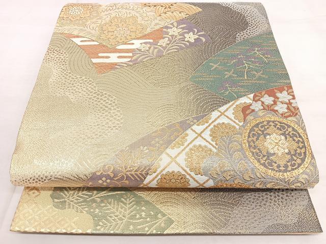 ■■■　サイズ　■■■ 長さ 446cm 幅 30.5cm程 ■■■　商品詳細　■■■ 【正絹】 詳細に関しましては、画像をご確認ください。 大変上質な逸品になります。 お安く出品致しますので、是非この機会にいかがでしょうか？ ※汚れ等に関しましては、着用時には見えない部分になるかと思いますのであまり気にならずお召になれるかと思います。 ※たれ先未かがりですが着用には問題ありません。 ■■■　注意事項　■■■ ■モニター発色の具合により色合いが異なる場合がございます。 ■寸法は多少の誤差が生じる場合がございますのでご了承ください。 ■縫込みの長さが左右非対称の場合は短い部分を記載しております。 左右非対称であってもご返品・お値引き等の保証は出来かねますので、ご了承の上ご購入をお願い致します。 ■シミ等のチェックには注意を払っておりますが、見落としがある場合もございますし、個人の見解も様々ですので神経質な方のご購入はお控えください。 ■箪笥に入っておりました着物や帯なので畳みシワや匂いがあるものもございます。 ■お休みは基本的に土日祝となりますが、その他臨時でお休みする場合がございますのでご了承ください。 ■商品の発送は平日のみの発送となります。 ■夜間と土曜、日曜日はお問い合わせの回答が遅れる場合がございます。 ■当店では、お直し、紋入れ、お手入れ等は承っておりません。 ■生地の状態（ヤケ、経年劣化等）によってはサイズ直しが出来ない場合がございます。 その点もどうかご了承のうえ、ご購入をお願いいたします。 ■弊社で取り扱う商品は一点ものにつき、時期や在庫状況に応じて金額が変更となる場合がございます。 ■検針は行っておりません。予めご了承いただきますようお願いいたします。 ■【洗える着物】と記載のある商品におきましては、商品お届け後に洗濯を行ってしまってからのご返品にはご対応しかねます。 念の為、専門店でのお手入れをお願いいたします。 ■着物のサイズ目安は下記を参考ください↓ ＜女性着物＞　お端折り次第で＋5cm　−1cmが着用可能サイズ 　例）身丈170cmの場合、身長160cm〜175cm ＜男性着物＞　身丈＋約25cm〜27cm程が適応身長 　例）身丈155cmの場合、身長180〜182cm