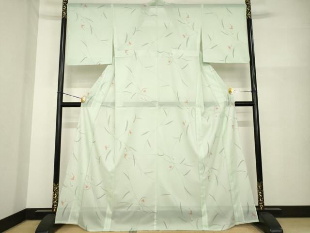 ■■■　サイズ　■■■ 身丈 167.5cm（肩から） 裄丈 68cm 袖丈 49.5cm　縫込み 5cm 袖幅 34cm 前幅 24cm 後幅 30cm 着物縫いこみ 内揚げ 2cm 裄 お袖側 約1cm　身頃側 約0cm ■■■　商品詳細　■■■ 【化繊・バチ衿】 状態は接写画像のように衿に点シミがございますが その他特に目立ったシミ汚れなどもなく大変良い状態です。 お安く出品致しますので、是非この機会にいかがでしょうか？※ご自身で洗濯された場合の保証はできかねます。 専門店にご相談ください。 ■■■　注意事項　■■■ ■モニター発色の具合により色合いが異なる場合がございます。 ■寸法は多少の誤差が生じる場合がございますのでご了承ください。 ■縫込みの長さが左右非対称の場合は短い部分を記載しております。 左右非対称であってもご返品・お値引き等の保証は出来かねますので、ご了承の上ご購入をお願い致します。 ■シミ等のチェックには注意を払っておりますが、見落としがある場合もございますし、個人の見解も様々ですので神経質な方のご購入はお控えください。 ■箪笥に入っておりました着物や帯なので畳みシワや匂いがあるものもございます。 ■お休みは基本的に土日祝となりますが、その他臨時でお休みする場合がございますのでご了承ください。 ■商品の発送は平日のみの発送となります。 ■夜間と土曜、日曜日はお問い合わせの回答が遅れる場合がございます。 ■当店では、お直し、紋入れ、お手入れ等は承っておりません。 ■生地の状態（ヤケ、経年劣化等）によってはサイズ直しが出来ない場合がございます。 その点もどうかご了承のうえ、ご購入をお願いいたします。 ■弊社で取り扱う商品は一点ものにつき、時期や在庫状況に応じて金額が変更となる場合がございます。 ■検針は行っておりません。予めご了承いただきますようお願いいたします。 ■【洗える着物】と記載のある商品におきましては、商品お届け後に洗濯を行ってしまってからのご返品にはご対応しかねます。 念の為、専門店でのお手入れをお願いいたします。 ■着物のサイズ目安は下記を参考ください↓ ＜女性着物＞　お端折り次第で＋5cm　−1cmが着用可能サイズ 　例）身丈170cmの場合、身長160cm〜175cm ＜男性着物＞　身丈＋約25cm〜27cm程が適応身長 　例）身丈155cmの場合、身長180〜182cm