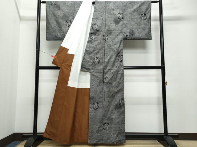 平和屋着物●本場大島紬　9マルキ　雪輪御所車花文　正絹　逸品　CAAR8338vf