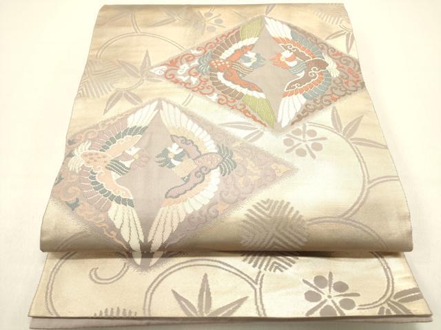 ■■■　サイズ　■■■ 長さ 426cm 幅 31cm程 ■■■　商品詳細　■■■ 【正絹】 詳細に関しましては、画像をご確認ください。 大変上質な逸品になります。 お安く出品致しますので、是非この機会にいかがでしょうか？ ■■■　注意事項　■■■ ■モニター発色の具合により色合いが異なる場合がございます。 ■寸法は多少の誤差が生じる場合がございますのでご了承ください。 ■縫込みの長さが左右非対称の場合は短い部分を記載しております。 左右非対称であってもご返品・お値引き等の保証は出来かねますので、ご了承の上ご購入をお願い致します。 ■シミ等のチェックには注意を払っておりますが、見落としがある場合もございますし、個人の見解も様々ですので神経質な方のご購入はお控えください。 ■箪笥に入っておりました着物や帯なので畳みシワや匂いがあるものもございます。 ■お休みは基本的に土日祝となりますが、その他臨時でお休みする場合がございますのでご了承ください。 ■商品の発送は平日のみの発送となります。 ■夜間と土曜、日曜日はお問い合わせの回答が遅れる場合がございます。 ■当店では、お直し、紋入れ、お手入れ等は承っておりません。 ■生地の状態（ヤケ、経年劣化等）によってはサイズ直しが出来ない場合がございます。 その点もどうかご了承のうえ、ご購入をお願いいたします。 ■弊社で取り扱う商品は一点ものにつき、時期や在庫状況に応じて金額が変更となる場合がございます。 ■検針は行っておりません。予めご了承いただきますようお願いいたします。 ■【洗える着物】と記載のある商品におきましては、商品お届け後に洗濯を行ってしまってからのご返品にはご対応しかねます。 念の為、専門店でのお手入れをお願いいたします。 ■着物のサイズ目安は下記を参考ください↓ ＜女性着物＞　お端折り次第で＋5cm　−1cmが着用可能サイズ 　例）身丈170cmの場合、身長160cm〜175cm ＜男性着物＞　身丈＋約25cm〜27cm程が適応身長 　例）身丈155cmの場合、身長180〜182cm