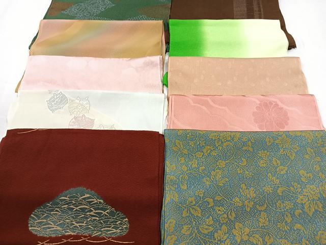 ■■■　商品詳細　■■■ 【正絹】 状態は特に目立ったシミ汚れなどもなく大変良い状態です。 大変上質な極上の逸品になります。 お安く出品致しますので、 ■■■　注意事項　■■■ ■モニター発色の具合により色合いが異なる場合がございます。 ■寸法は多少の誤差が生じる場合がございますのでご了承ください。 ■縫込みの長さが左右非対称の場合は短い部分を記載しております。 左右非対称であってもご返品・お値引き等の保証は出来かねますので、ご了承の上ご購入をお願い致します。 ■シミ等のチェックには注意を払っておりますが、見落としがある場合もございますし、個人の見解も様々ですので神経質な方のご購入はお控えください。 ■箪笥に入っておりました着物や帯なので畳みシワや匂いがあるものもございます。 ■お休みは基本的に土日祝となりますが、その他臨時でお休みする場合がございますのでご了承ください。 ■商品の発送は平日のみの発送となります。 ■夜間と土曜、日曜日はお問い合わせの回答が遅れる場合がございます。 ■当店では、お直し、紋入れ、お手入れ等は承っておりません。 ■生地の状態（ヤケ、経年劣化等）によってはサイズ直しが出来ない場合がございます。 その点もどうかご了承のうえ、ご購入をお願いいたします。 ■弊社で取り扱う商品は一点ものにつき、時期や在庫状況に応じて金額が変更となる場合がございます。 ■検針は行っておりません。予めご了承いただきますようお願いいたします。 ■【洗える着物】と記載のある商品におきましては、商品お届け後に洗濯を行ってしまってからのご返品にはご対応しかねます。 念の為、専門店でのお手入れをお願いいたします。 ■着物のサイズ目安は下記を参考ください↓ ＜女性着物＞　お端折り次第で＋5cm　−1cmが着用可能サイズ 　例）身丈170cmの場合、身長160cm〜175cm ＜男性着物＞　身丈＋約25cm〜27cm程が適応身長 　例）身丈155cmの場合、身長180〜182cm