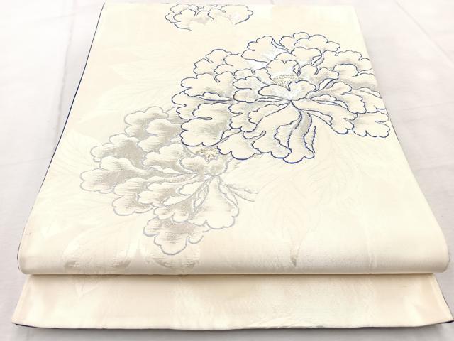 ■■■　サイズ　■■■ 長さ 404cm 幅 31.5cm程 ■■■　商品詳細　■■■ 【正絹・芯無し】 詳細に関しましては、画像をご確認ください。 大変上質な逸品になります。 お安く出品致しますので、是非この機会にいかがでしょうか？ ■■■　注意事項　■■■ ■モニター発色の具合により色合いが異なる場合がございます。 ■寸法は多少の誤差が生じる場合がございますのでご了承ください。 ■縫込みの長さが左右非対称の場合は短い部分を記載しております。 左右非対称であってもご返品・お値引き等の保証は出来かねますので、ご了承の上ご購入をお願い致します。 ■シミ等のチェックには注意を払っておりますが、見落としがある場合もございますし、個人の見解も様々ですので神経質な方のご購入はお控えください。 ■箪笥に入っておりました着物や帯なので畳みシワや匂いがあるものもございます。 ■お休みは基本的に土日祝となりますが、その他臨時でお休みする場合がございますのでご了承ください。 ■商品の発送は平日のみの発送となります。 ■夜間と土曜、日曜日はお問い合わせの回答が遅れる場合がございます。 ■当店では、お直し、紋入れ、お手入れ等は承っておりません。 ■生地の状態（ヤケ、経年劣化等）によってはサイズ直しが出来ない場合がございます。 その点もどうかご了承のうえ、ご購入をお願いいたします。 ■弊社で取り扱う商品は一点ものにつき、時期や在庫状況に応じて金額が変更となる場合がございます。 ■検針は行っておりません。予めご了承いただきますようお願いいたします。 ■【洗える着物】と記載のある商品におきましては、商品お届け後に洗濯を行ってしまってからのご返品にはご対応しかねます。 念の為、専門店でのお手入れをお願いいたします。 ■着物のサイズ目安は下記を参考ください↓ ＜女性着物＞　お端折り次第で＋5cm　−1cmが着用可能サイズ 　例）身丈170cmの場合、身長160cm〜175cm ＜男性着物＞　身丈＋約25cm〜27cm程が適応身長 　例）身丈155cmの場合、身長180〜182cm