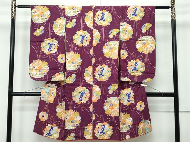 ■■■　サイズ　■■■ 身丈 116cm（肩から） 裄丈 53.5cm 袖丈 67.5cm 袖幅 30cm 前幅 18cm 後幅 23cm 着物縫いこみ 内揚げ 0cm 裄 お袖側 約 1cm　身頃側 約 3cm ■■■　商品詳細　■■■ 【正絹】 状態は接写画像のように、 表地所々に薄い汚れがございます。 大変上質な極上の逸品になります。 お安く出品致しますので、是非この機会にいかがでしょうか？ ※大正ロマンなレトロ品です。 和モダン・レトロ感をお楽しみください。 アンティークになりますので お品物の状態の感じ方には個人差がございます。 ご理解の上でのご入札をお願い致します。 ■■■　注意事項　■■■ ■モニター発色の具合により色合いが異なる場合がございます。 ■寸法は多少の誤差が生じる場合がございますのでご了承ください。 ■縫込みの長さが左右非対称の場合は短い部分を記載しております。 左右非対称であってもご返品・お値引き等の保証は出来かねますので、ご了承の上ご購入をお願い致します。 ■シミ等のチェックには注意を払っておりますが、見落としがある場合もございますし、個人の見解も様々ですので神経質な方のご購入はお控えください。 ■箪笥に入っておりました着物や帯なので畳みシワや匂いがあるものもございます。 ■お休みは基本的に土日祝となりますが、その他臨時でお休みする場合がございますのでご了承ください。 ■商品の発送は平日のみの発送となります。 ■夜間と土曜、日曜日はお問い合わせの回答が遅れる場合がございます。 ■当店では、お直し、紋入れ、お手入れ等は承っておりません。 ■生地の状態（ヤケ、経年劣化等）によってはサイズ直しが出来ない場合がございます。 その点もどうかご了承のうえ、ご購入をお願いいたします。 ■弊社で取り扱う商品は一点ものにつき、時期や在庫状況に応じて金額が変更となる場合がございます。 ■検針は行っておりません。予めご了承いただきますようお願いいたします。 ■【洗える着物】と記載のある商品におきましては、商品お届け後に洗濯を行ってしまってからのご返品にはご対応しかねます。 念の為、専門店でのお手入れをお願いいたします。 ■着物のサイズ目安は下記を参考ください↓ ＜女性着物＞　お端折り次第で＋5?　−10?が着用可能サイズ 　例）身丈170?の場合、身長160?〜175? ＜男性着物＞　身丈＋約25?〜27?程が適応身長 　例）身丈155?の場合、身長180〜182?