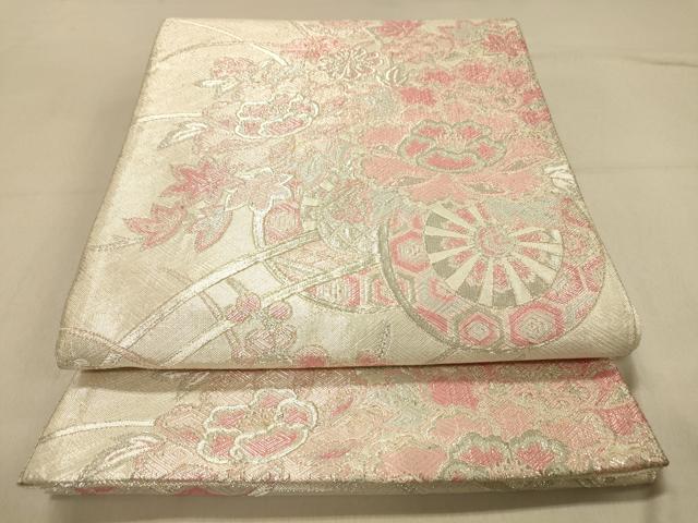 ■■■　サイズ　■■■ 長さ 428cm 幅 30cm程 ■■■　商品詳細　■■■ 【正絹・芯なし】 詳細に関しましては、画像をご確認ください。 大変上質な逸品になります。 お安く出品致しますので、是非この機会にいかがでしょうか？ ※汚れ等に関しましては、着用時には見えない部分になるかと思いますのであまり気にならずお召になれるかと思います。 ■■■　注意事項　■■■ ■モニター発色の具合により色合いが異なる場合がございます。 ■寸法は多少の誤差が生じる場合がございますのでご了承ください。 ■縫込みの長さが左右非対称の場合は短い部分を記載しております。 左右非対称であってもご返品・お値引き等の保証は出来かねますので、ご了承の上ご購入をお願い致します。 ■シミ等のチェックには注意を払っておりますが、見落としがある場合もございますし、個人の見解も様々ですので神経質な方のご購入はお控えください。 ■箪笥に入っておりました着物や帯なので畳みシワや匂いがあるものもございます。 ■お休みは基本的に土日祝となりますが、その他臨時でお休みする場合がございますのでご了承ください。 ■商品の発送は平日のみの発送となります。 ■夜間と土曜、日曜日はお問い合わせの回答が遅れる場合がございます。 ■当店では、お直し、紋入れ、お手入れ等は承っておりません。 ■生地の状態（ヤケ、経年劣化等）によってはサイズ直しが出来ない場合がございます。 その点もどうかご了承のうえ、ご購入をお願いいたします。 ■弊社で取り扱う商品は一点ものにつき、時期や在庫状況に応じて金額が変更となる場合がございます。 ■検針は行っておりません。予めご了承いただきますようお願いいたします。 ■【洗える着物】と記載のある商品におきましては、商品お届け後に洗濯を行ってしまってからのご返品にはご対応しかねます。 念の為、専門店でのお手入れをお願いいたします。 ■着物のサイズ目安は下記を参考ください↓ ＜女性着物＞　お端折り次第で＋5cm　−1cmが着用可能サイズ 　例）身丈170cmの場合、身長160cm〜175cm ＜男性着物＞　身丈＋約25cm〜27cm程が適応身長 　例）身丈155cmの場合、身長180〜182cm