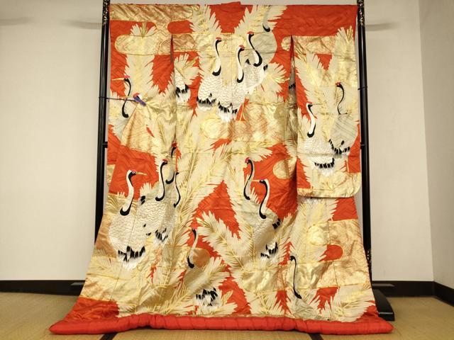 ■■■　サイズ　■■■ 身丈 188cm（肩から） 裄丈 66cm 袖丈 106.5cm　縫込み 4cm 袖幅 32cm 前幅 25.5cm 後幅 32cm 着物縫いこみ 内揚げ 0cm 裄 お袖側 約1.5cm　身頃側 約2cm ■■■　商品詳細　■■■ 【正絹・ふき綿仕立て】 状態は接写画像のようにふき綿部分・胴裏に薄い汚れ、表地に汚れと糸解けがございますが その他特に目立ったシミ汚れなどもなく大変良い状態です。 大変上質な逸品になります。 お安く出品致しますので、是非この機会にいかがでしょうか？ ■■■　注意事項　■■■ ■モニター発色の具合により色合いが異なる場合がございます。 ■寸法は多少の誤差が生じる場合がございますのでご了承ください。 ■縫込みの長さが左右非対称の場合は短い部分を記載しております。 左右非対称であってもご返品・お値引き等の保証は出来かねますので、ご了承の上ご購入をお願い致します。 ■シミ等のチェックには注意を払っておりますが、見落としがある場合もございますし、個人の見解も様々ですので神経質な方のご購入はお控えください。 ■箪笥に入っておりました着物や帯なので畳みシワや匂いがあるものもございます。 ■お休みは基本的に土日祝となりますが、その他臨時でお休みする場合がございますのでご了承ください。 ■商品の発送は平日のみの発送となります。 ■夜間と土曜、日曜日はお問い合わせの回答が遅れる場合がございます。 ■当店では、お直し、紋入れ、お手入れ等は承っておりません。 ■生地の状態（ヤケ、経年劣化等）によってはサイズ直しが出来ない場合がございます。 その点もどうかご了承のうえ、ご購入をお願いいたします。 ■弊社で取り扱う商品は一点ものにつき、時期や在庫状況に応じて金額が変更となる場合がございます。 ■検針は行っておりません。予めご了承いただきますようお願いいたします。 ■【洗える着物】と記載のある商品におきましては、商品お届け後に洗濯を行ってしまってからのご返品にはご対応しかねます。 念の為、専門店でのお手入れをお願いいたします。 ■写真に写っている物が全てになります。 それ以外の付属品はございませんのでご了承ください。 ■状態に関する写真につきましては、掲載可能な写真枚数に限りがあるため、 各箇所につき1枚参考画像を掲載しております。 ■着物のサイズ目安は下記を参考ください↓ ＜女性着物＞　お端折り次第で＋5cm　−10cmが着用可能サイズ 　例）身丈170cmの場合、身長160cm〜175cm ＜男性着物＞　身丈＋約25cm〜27cm程が適応身長 　例）身丈155cmの場合、身長180cm〜182cm