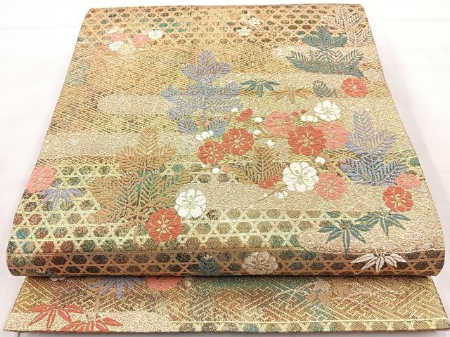 ■■■　サイズ　■■■ 長さ 426cm 幅 30.5cm程 ■■■　商品詳細　■■■ 【正絹】 詳細に関しましては、画像をご確認ください。 大変上質な逸品になります。 お安く出品致しますので、是非この機会にいかがでしょうか？ ■■■　注意事項　■■■ ■モニター発色の具合により色合いが異なる場合がございます。 ■寸法は多少の誤差が生じる場合がございますのでご了承ください。 ■縫込みの長さが左右非対称の場合は短い部分を記載しております。 左右非対称であってもご返品・お値引き等の保証は出来かねますので、ご了承の上ご購入をお願い致します。 ■シミ等のチェックには注意を払っておりますが、見落としがある場合もございますし、個人の見解も様々ですので神経質な方のご購入はお控えください。 ■箪笥に入っておりました着物や帯なので畳みシワや匂いがあるものもございます。 ■お休みは基本的に土日祝となりますが、その他臨時でお休みする場合がございますのでご了承ください。 ■商品の発送は平日のみの発送となります。 ■夜間と土曜、日曜日はお問い合わせの回答が遅れる場合がございます。 ■当店では、お直し、紋入れ、お手入れ等は承っておりません。 ■生地の状態（ヤケ、経年劣化等）によってはサイズ直しが出来ない場合がございます。 その点もどうかご了承のうえ、ご購入をお願いいたします。 ■弊社で取り扱う商品は一点ものにつき、時期や在庫状況に応じて金額が変更となる場合がございます。 ■検針は行っておりません。予めご了承いただきますようお願いいたします。 ■【洗える着物】と記載のある商品におきましては、商品お届け後に洗濯を行ってしまってからのご返品にはご対応しかねます。 念の為、専門店でのお手入れをお願いいたします。 ■着物のサイズ目安は下記を参考ください↓ ＜女性着物＞　お端折り次第で＋5cm　−1cmが着用可能サイズ 　例）身丈170cmの場合、身長160cm〜175cm ＜男性着物＞　身丈＋約25cm〜27cm程が適応身長 　例）身丈155cmの場合、身長180〜182cm