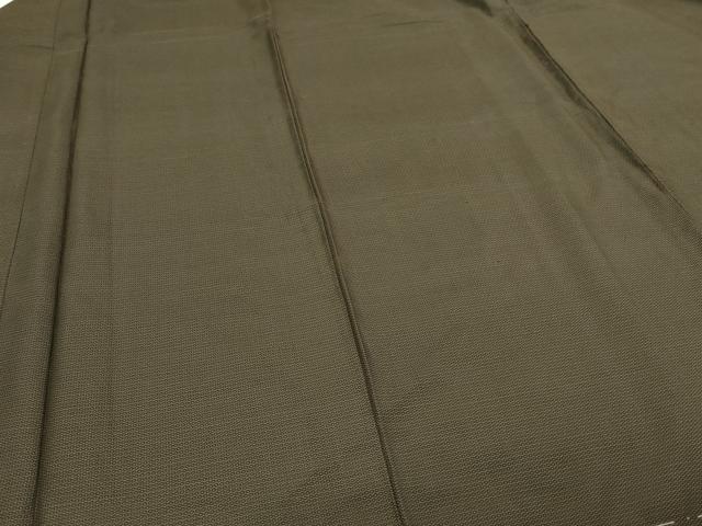 ■■■　サイズ　■■■ 身丈 135cm（肩から） 裄丈 66.5cm 袖丈 47cm　縫込み 3cm 袖幅 33.5cm 前幅 25.5cm 後幅 31.5cm 着物縫いこみ 内揚げ 4cm 裄 お袖側 約0cm　身頃側 約0cm ■■■　商品詳細　■■■ 【正絹・未使用】 特に目立ったシミ汚れなどもなく大変良い状態です。 大変上質な逸品になります。 お安く出品致しますので、是非この機会にいかがでしょうか？ ■■■　注意事項　■■■ ■モニター発色の具合により色合いが異なる場合がございます。 ■寸法は多少の誤差が生じる場合がございますのでご了承ください。 ■縫込みの長さが左右非対称の場合は短い部分を記載しております。 左右非対称であってもご返品・お値引き等の保証は出来かねますので、ご了承の上ご購入をお願い致します。 ■シミ等のチェックには注意を払っておりますが、見落としがある場合もございますし、個人の見解も様々ですので神経質な方のご購入はお控えください。 ■箪笥に入っておりました着物や帯なので畳みシワや匂いがあるものもございます。 ■お休みは基本的に土日祝となりますが、その他臨時でお休みする場合がございますのでご了承ください。 ■商品の発送は平日のみの発送となります。 ■夜間と土曜、日曜日はお問い合わせの回答が遅れる場合がございます。 ■当店では、お直し、紋入れ、お手入れ等は承っておりません。 ■生地の状態（ヤケ、経年劣化等）によってはサイズ直しが出来ない場合がございます。 その点もどうかご了承のうえ、ご購入をお願いいたします。 ■弊社で取り扱う商品は一点ものにつき、時期や在庫状況に応じて金額が変更となる場合がございます。 ■検針は行っておりません。予めご了承いただきますようお願いいたします。 ■【洗える着物】と記載のある商品におきましては、商品お届け後に洗濯を行ってしまってからのご返品にはご対応しかねます。 念の為、専門店でのお手入れをお願いいたします。 ■着物のサイズ目安は下記を参考ください↓ ＜女性着物＞　お端折り次第で＋5cm　−1cmが着用可能サイズ 　例）身丈170cmの場合、身長160cm〜175cm ＜男性着物＞　身丈＋約25cm〜27cm程が適応身長 　例）身丈155cmの場合、身長180〜182cm