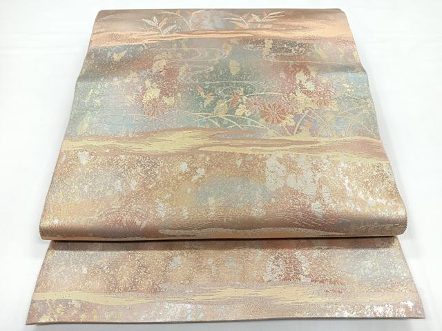 ■■■　サイズ　■■■ 長さ 436cm 幅 31cm程 ■■■　商品詳細　■■■ 【正絹】 詳細に関しましては、画像をご確認ください。 大変上質な逸品になります。 お安く出品致しますので、是非この機会にいかがでしょうか？ ■■■　注意事項　■■■ ■モニター発色の具合により色合いが異なる場合がございます。 ■寸法は多少の誤差が生じる場合がございますのでご了承ください。 ■縫込みの長さが左右非対称の場合は短い部分を記載しております。 左右非対称であってもご返品・お値引き等の保証は出来かねますので、ご了承の上ご購入をお願い致します。 ■シミ等のチェックには注意を払っておりますが、見落としがある場合もございますし、個人の見解も様々ですので神経質な方のご購入はお控えください。 ■箪笥に入っておりました着物や帯なので畳みシワや匂いがあるものもございます。 ■お休みは基本的に土日祝となりますが、その他臨時でお休みする場合がございますのでご了承ください。 ■商品の発送は平日のみの発送となります。 ■夜間と土曜、日曜日はお問い合わせの回答が遅れる場合がございます。 ■当店では、お直し、紋入れ、お手入れ等は承っておりません。 ■生地の状態（ヤケ、経年劣化等）によってはサイズ直しが出来ない場合がございます。 その点もどうかご了承のうえ、ご購入をお願いいたします。 ■弊社で取り扱う商品は一点ものにつき、時期や在庫状況に応じて金額が変更となる場合がございます。 ■検針は行っておりません。予めご了承いただきますようお願いいたします。 ■【洗える着物】と記載のある商品におきましては、商品お届け後に洗濯を行ってしまってからのご返品にはご対応しかねます。 念の為、専門店でのお手入れをお願いいたします。 ■着物のサイズ目安は下記を参考ください↓ ＜女性着物＞　お端折り次第で＋5cm　−1cmが着用可能サイズ 　例）身丈170cmの場合、身長160cm〜175cm ＜男性着物＞　身丈＋約25cm〜27cm程が適応身長 　例）身丈155cmの場合、身長180〜182cm