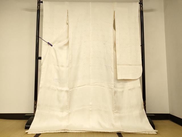■■■　サイズ　■■■ 身丈 182cm（肩から） 裄丈 64cm 袖丈 105cm　縫込み 4cm 袖幅 32.5cm 前幅 24cm 後幅 30.5cm 着物縫いこみ 内揚げ 0cm 裄 お袖側 約3cm　身頃側 約2cm ■■■　商品詳細　■■■ 【正絹・ふき綿仕立て・比翼仕立て】 状態は接写画像のように表地・袖口・衿・衿山に薄い汚れがございますが その他特に目立ったシミ汚れなどもなく大変良い状態です。 大変上質な逸品になります。 お安く出品致しますので、是非この機会にいかがでしょうか？ ■■■　注意事項　■■■ ■モニター発色の具合により色合いが異なる場合がございます。 ■寸法は多少の誤差が生じる場合がございますのでご了承ください。 ■縫込みの長さが左右非対称の場合は短い部分を記載しております。 左右非対称であってもご返品・お値引き等の保証は出来かねますので、ご了承の上ご購入をお願い致します。 ■シミ等のチェックには注意を払っておりますが、見落としがある場合もございますし、個人の見解も様々ですので神経質な方のご購入はお控えください。 ■箪笥に入っておりました着物や帯なので畳みシワや匂いがあるものもございます。 ■お休みは基本的に土日祝となりますが、その他臨時でお休みする場合がございますのでご了承ください。 ■商品の発送は平日のみの発送となります。 ■夜間と土曜、日曜日はお問い合わせの回答が遅れる場合がございます。 ■当店では、お直し、紋入れ、お手入れ等は承っておりません。 ■生地の状態（ヤケ、経年劣化等）によってはサイズ直しが出来ない場合がございます。 その点もどうかご了承のうえ、ご購入をお願いいたします。 ■弊社で取り扱う商品は一点ものにつき、時期や在庫状況に応じて金額が変更となる場合がございます。 ■検針は行っておりません。予めご了承いただきますようお願いいたします。 ■【洗える着物】と記載のある商品におきましては、商品お届け後に洗濯を行ってしまってからのご返品にはご対応しかねます。 念の為、専門店でのお手入れをお願いいたします。 ■写真に写っている物が全てになります。それ以外の付属品はございませんのでご了承ください。 ■状態に関する写真につきましては、掲載可能な写真枚数に限りがあるため、各箇所につき1枚参考画像を掲載しております。 ■着物のサイズ目安は下記を参考ください↓ ＜女性着物＞　お端折り次第で＋5cm　−1cmが着用可能サイズ 　例）身丈170cmの場合、身長160cm〜175cm ＜男性着物＞　身丈＋約25cm〜27cm程が適応身長 　例）身丈155cmの場合、身長180〜182cm