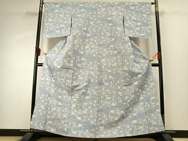 ■■■　サイズ　■■■ 身丈 159cm（肩から） 裄丈 64cm 袖丈 49cm　縫込み 5.5cm 袖幅 32cm 前幅 27cm 後幅 31cm 着物縫いこみ 内揚げ 3cm 裄 お袖側 約3cm　身頃側 約2cm ■■■　商品詳細　■■■ 【正絹】 状態は接写画像のように右袖前・後身頃に汚れがございますが その他特に目立ったシミ汚れなどもなく大変良い状態です。 大変上質な逸品になります。 お安く出品致しますので、是非この機会にいかがでしょうか？ ■■■　注意事項　■■■ ■モニター発色の具合により色合いが異なる場合がございます。 ■寸法は多少の誤差が生じる場合がございますのでご了承ください。 ■縫込みの長さが左右非対称の場合は短い部分を記載しております。 左右非対称であってもご返品・お値引き等の保証は出来かねますので、ご了承の上ご購入をお願い致します。 ■シミ等のチェックには注意を払っておりますが、見落としがある場合もございますし、個人の見解も様々ですので神経質な方のご購入はお控えください。 ■箪笥に入っておりました着物や帯なので畳みシワや匂いがあるものもございます。 ■お休みは基本的に土日祝となりますが、その他臨時でお休みする場合がございますのでご了承ください。 ■商品の発送は平日のみの発送となります。 ■夜間と土曜、日曜日はお問い合わせの回答が遅れる場合がございます。 ■当店では、お直し、紋入れ、お手入れ等は承っておりません。 ■生地の状態（ヤケ、経年劣化等）によってはサイズ直しが出来ない場合がございます。 その点もどうかご了承のうえ、ご購入をお願いいたします。 ■弊社で取り扱う商品は一点ものにつき、時期や在庫状況に応じて金額が変更となる場合がございます。 ■検針は行っておりません。予めご了承いただきますようお願いいたします。 ■【洗える着物】と記載のある商品におきましては、商品お届け後に洗濯を行ってしまってからのご返品にはご対応しかねます。 念の為、専門店でのお手入れをお願いいたします。 ■着物のサイズ目安は下記を参考ください↓ ＜女性着物＞　お端折り次第で＋5cm　−1cmが着用可能サイズ 　例）身丈170cmの場合、身長160cm〜175cm ＜男性着物＞　身丈＋約25cm〜27cm程が適応身長 　例）身丈155cmの場合、身長180〜182cm