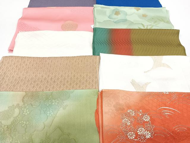 ■■■　商品詳細　■■■ 【正絹】 状態は特に目立ったシミ汚れなどもなく大変良い状態です。 大変上質な極上の逸品になります。 お安く出品致しますので、 ■■■　注意事項　■■■ ■モニター発色の具合により色合いが異なる場合がございます。 ■寸法は多少の誤差が生じる場合がございますのでご了承ください。 ■縫込みの長さが左右非対称の場合は短い部分を記載しております。 左右非対称であってもご返品・お値引き等の保証は出来かねますので、ご了承の上ご購入をお願い致します。 ■シミ等のチェックには注意を払っておりますが、見落としがある場合もございますし、個人の見解も様々ですので神経質な方のご購入はお控えください。 ■箪笥に入っておりました着物や帯なので畳みシワや匂いがあるものもございます。 ■お休みは基本的に土日祝となりますが、その他臨時でお休みする場合がございますのでご了承ください。 ■商品の発送は平日のみの発送となります。 ■夜間と土曜、日曜日はお問い合わせの回答が遅れる場合がございます。 ■当店では、お直し、紋入れ、お手入れ等は承っておりません。 ■生地の状態（ヤケ、経年劣化等）によってはサイズ直しが出来ない場合がございます。 その点もどうかご了承のうえ、ご購入をお願いいたします。 ■弊社で取り扱う商品は一点ものにつき、時期や在庫状況に応じて金額が変更となる場合がございます。 ■検針は行っておりません。予めご了承いただきますようお願いいたします。 ■【洗える着物】と記載のある商品におきましては、商品お届け後に洗濯を行ってしまってからのご返品にはご対応しかねます。 念の為、専門店でのお手入れをお願いいたします。 ■着物のサイズ目安は下記を参考ください↓ ＜女性着物＞　お端折り次第で＋5cm　−1cmが着用可能サイズ 　例）身丈170cmの場合、身長160cm〜175cm ＜男性着物＞　身丈＋約25cm〜27cm程が適応身長 　例）身丈155cmの場合、身長180〜182cm