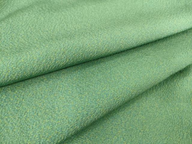 ■■■　サイズ　■■■ 身丈 145cm（肩から） 裄丈 64.5cm 袖丈 46cm　縫込み 4cm 袖幅 33.5cm 前幅 27cm 後幅 31cm 着物縫いこみ 内揚げ 7cm 裄 お袖側 約2cm　身頃側 約3cm ■■■　商品詳細　■■■ 【正絹】 状態は接写画像のように衿山に薄い汚れがございますが その他特に目立ったシミ汚れなどもなく大変良い状態です。 大変上質な逸品になります。 お安く出品致しますので、是非この機会にいかがでしょうか？ ■■■　注意事項　■■■ ■モニター発色の具合により色合いが異なる場合がございます。 ■寸法は多少の誤差が生じる場合がございますのでご了承ください。 ■縫込みの長さが左右非対称の場合は短い部分を記載しております。 左右非対称であってもご返品・お値引き等の保証は出来かねますので、ご了承の上ご購入をお願い致します。 ■シミ等のチェックには注意を払っておりますが、見落としがある場合もございますし、個人の見解も様々ですので神経質な方のご購入はお控えください。 ■箪笥に入っておりました着物や帯なので畳みシワや匂いがあるものもございます。 ■お休みは基本的に土日祝となりますが、その他臨時でお休みする場合がございますのでご了承ください。 ■商品の発送は平日のみの発送となります。 ■夜間と土曜、日曜日はお問い合わせの回答が遅れる場合がございます。 ■当店では、お直し、紋入れ、お手入れ等は承っておりません。 ■生地の状態（ヤケ、経年劣化等）によってはサイズ直しが出来ない場合がございます。 その点もどうかご了承のうえ、ご購入をお願いいたします。 ■弊社で取り扱う商品は一点ものにつき、時期や在庫状況に応じて金額が変更となる場合がございます。 ■検針は行っておりません。予めご了承いただきますようお願いいたします。 ■【洗える着物】と記載のある商品におきましては、商品お届け後に洗濯を行ってしまってからのご返品にはご対応しかねます。 念の為、専門店でのお手入れをお願いいたします。 ■着物のサイズ目安は下記を参考ください↓ ＜女性着物＞　お端折り次第で＋5?　−10?が着用可能サイズ 　例）身丈170?の場合、身長160?〜175? ＜男性着物＞　身丈＋約25?〜27?程が適応身長 　例）身丈155?の場合、身長180〜182?