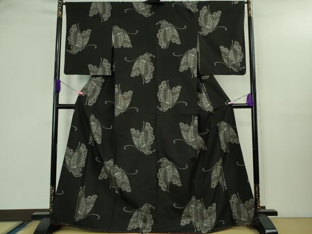 Kimono - 平和屋本店●極上　本場大島紬　地空　割込絣　舞蝶文　黒地　逸品　未使用　DZAB3043kh6