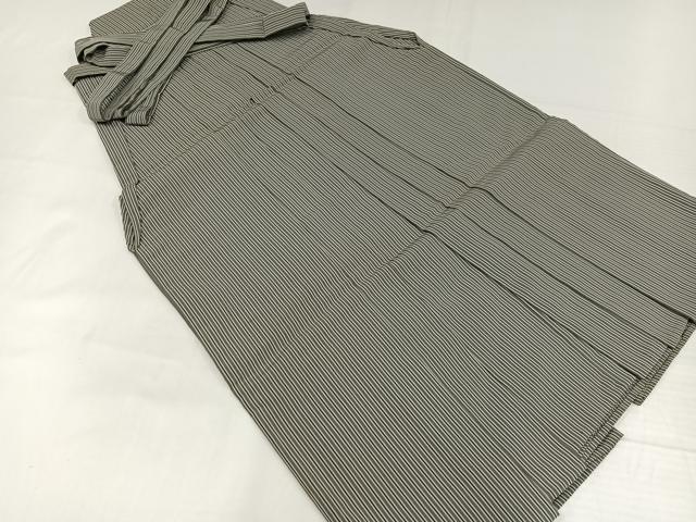 ■■■　サイズ　■■■ 紐下丈　約91cm ■■■　商品詳細　■■■ 【正絹】 状態は接写画像のように表地に汚れがございます。 商標登録”毘龍織”のブランドで、創業100年を超える米沢織の織元として、 今も伝統の袴地を作り続けています。 現在では、婦人服の分野で、シルク素材を中心に、 綿・麻・ウール等の天然繊維を使ったジャガード織物を主に、 天然繊維からポリエステル・レーヨン・トリアセテート等の化合織まで、 後染、先染を問わず、なんでもこなせるテキスタイルの総合メーカーとして、 産地に確固たる地位を確立しています。 大変上質な逸品になりますのでぜひお手入れをされてお召しになられてはいかがでしょうか。 お安く出品致しますので、是非この機会にいかがでしょうか？ ■■■　注意事項　■■■ ■モニター発色の具合により色合いが異なる場合がございます。 ■寸法は多少の誤差が生じる場合がございますのでご了承ください。 ■縫込みの長さが左右非対称の場合は短い部分を記載しております。 左右非対称であってもご返品・お値引き等の保証は出来かねますので、ご了承の上ご購入をお願い致します。 ■シミ等のチェックには注意を払っておりますが、見落としがある場合もございますし、個人の見解も様々ですので神経質な方のご購入はお控えください。 ■箪笥に入っておりました着物や帯なので畳みシワや匂いがあるものもございます。 ■お休みは基本的に土日祝となりますが、その他臨時でお休みする場合がございますのでご了承ください。 ■商品の発送は平日のみの発送となります。 ■夜間と土曜、日曜日はお問い合わせの回答が遅れる場合がございます。 ■当店では、お直し、紋入れ、お手入れ等は承っておりません。 ■生地の状態（ヤケ、経年劣化等）によってはサイズ直しが出来ない場合がございます。 その点もどうかご了承のうえ、ご購入をお願いいたします。 ■弊社で取り扱う商品は一点ものにつき、時期や在庫状況に応じて金額が変更となる場合がございます。 ■検針は行っておりません。予めご了承いただきますようお願いいたします。 ■【洗える着物】と記載のある商品におきましては、商品お届け後に洗濯を行ってしまってからのご返品にはご対応しかねます。 念の為、専門店でのお手入れをお願いいたします。 ■写真に写っている物が全てになります。それ以外の付属品はございませんのでご了承ください。 ■着物のサイズ目安は下記を参考ください↓ ＜女性着物＞　お端折り次第で＋5cm　－1cmが着用可能サイズ 　例）身丈170cmの場合、身長160cm～175cm ＜男性着物＞　身丈＋約25cm～27cm程が適応身長 　例）身丈155cmの場合、身長180～182cm