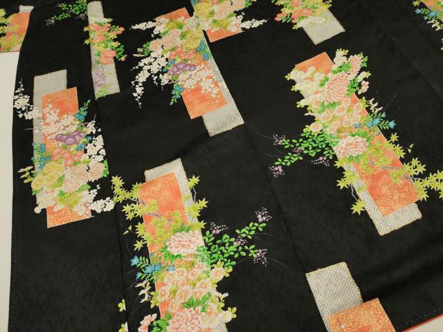 ■■■　サイズ　■■■ 身丈 153.5cm（肩から） 裄丈 62.5cm 袖丈 47.5cm　縫込み 5.5cm 袖幅 32.5cm 前幅 23cm 後幅 28.5cm 着物縫いこみ 内揚げ 7.5cm 裄 お袖側 約4.5cm　身頃側 約7.5cm ■■■　商品詳細　■■■ 【正絹】 状態は特に目立ったシミ汚れなどもなく大変良い状態です。 大変上質な逸品になります。 お安く出品致しますので、是非この機会にいかがでしょうか？ ■■■　注意事項　■■■ ■モニター発色の具合により色合いが異なる場合がございます。 ■寸法は多少の誤差が生じる場合がございますのでご了承ください。 ■縫込みの長さが左右非対称の場合は短い部分を記載しております。 左右非対称であってもご返品・お値引き等の保証は出来かねますので、ご了承の上ご購入をお願い致します。 ■シミ等のチェックには注意を払っておりますが、見落としがある場合もございますし、個人の見解も様々ですので神経質な方のご購入はお控えください。 ■箪笥に入っておりました着物や帯なので畳みシワや匂いがあるものもございます。 ■お休みは基本的に土日祝となりますが、その他臨時でお休みする場合がございますのでご了承ください。 ■商品の発送は平日のみの発送となります。 ■夜間と土曜、日曜日はお問い合わせの回答が遅れる場合がございます。 ■当店では、お直し、紋入れ、お手入れ等は承っておりません。 ■生地の状態（ヤケ、経年劣化等）によってはサイズ直しが出来ない場合がございます。 その点もどうかご了承のうえ、ご購入をお願いいたします。 ■弊社で取り扱う商品は一点ものにつき、時期や在庫状況に応じて金額が変更となる場合がございます。 ■検針は行っておりません。予めご了承いただきますようお願いいたします。 ■【洗える着物】と記載のある商品におきましては、商品お届け後に洗濯を行ってしまってからのご返品にはご対応しかねます。 念の為、専門店でのお手入れをお願いいたします。 ■写真に写っている物が全てになります。それ以外の付属品はございませんのでご了承ください。 ■状態に関する写真につきましては、掲載可能な写真枚数に限りがあるため、各箇所につき1枚参考画像を掲載しております。 ■着物のサイズ目安は下記を参考ください↓ ＜女性着物＞　お端折り次第で＋5cm　−1cmが着用可能サイズ 　例）身丈170cmの場合、身長160cm〜175cm ＜男性着物＞　身丈＋約25cm〜27cm程が適応身長 　例）身丈155cmの場合、身長180〜182cm