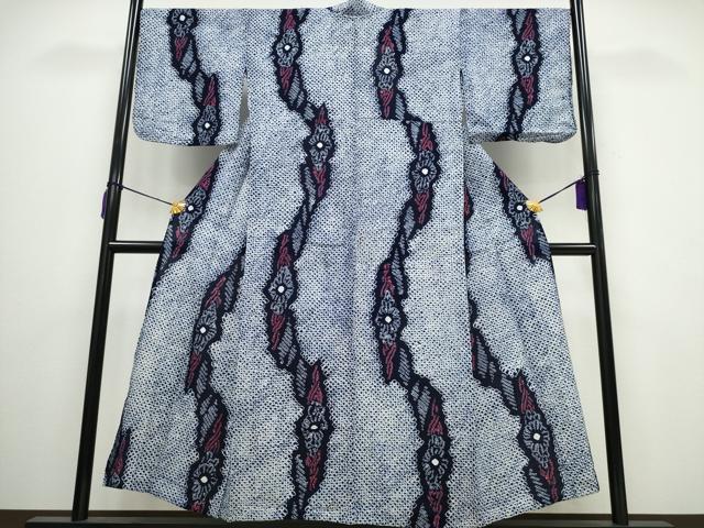 ■■■　サイズ　■■■ 身丈 152cm（肩から） 裄丈 70cm 袖丈 48cm　縫込み 2cm 袖幅 35.5cm 前幅 27.5cm 後幅 33.5cm 着物縫いこみ 内揚げ 0cm 裄 お袖側 約0cm　身頃側 約0cm ■■■　商...