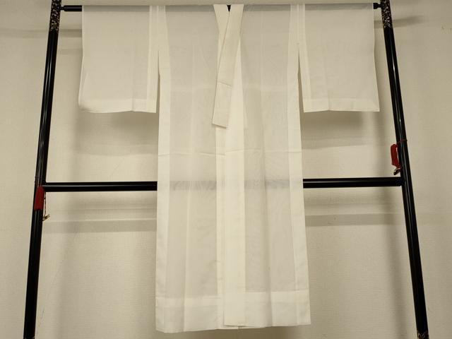 ■■■　サイズ　■■■ 身丈 130.5cm（肩から） 裄丈 63.5cm 袖丈 48cm　縫込み 5cm 袖幅 32cm 前幅 25cm 後幅 31cm 着物縫いこみ 内揚げ 0cm 裄 お袖側 約3.5cm　身頃側 約2.5cm ■■■　商品詳細　■■■ 【化繊】 状態は接写画像のように上前・後身頃・衣紋抜き・衿裏・衿に薄い汚れがございますが その他特に目立ったシミ汚れなどもなく大変良い状態です。 お安く出品致しますので、是非この機会にいかがでしょうか？※ご自身で洗濯された場合の保証はできかねます。 専門店にご相談ください。 ■■■　注意事項　■■■ ■モニター発色の具合により色合いが異なる場合がございます。 ■寸法は多少の誤差が生じる場合がございますのでご了承ください。 ■縫込みの長さが左右非対称の場合は短い部分を記載しております。 左右非対称であってもご返品・お値引き等の保証は出来かねますので、ご了承の上ご購入をお願い致します。 ■シミ等のチェックには注意を払っておりますが、見落としがある場合もございますし、個人の見解も様々ですので神経質な方のご購入はお控えください。 ■箪笥に入っておりました着物や帯なので畳みシワや匂いがあるものもございます。 ■お休みは基本的に土日祝となりますが、その他臨時でお休みする場合がございますのでご了承ください。 ■商品の発送は平日のみの発送となります。 ■夜間と土曜、日曜日はお問い合わせの回答が遅れる場合がございます。 ■当店では、お直し、紋入れ、お手入れ等は承っておりません。 ■生地の状態（ヤケ、経年劣化等）によってはサイズ直しが出来ない場合がございます。 その点もどうかご了承のうえ、ご購入をお願いいたします。 ■弊社で取り扱う商品は一点ものにつき、時期や在庫状況に応じて金額が変更となる場合がございます。 ■検針は行っておりません。予めご了承いただきますようお願いいたします。 ■【洗える着物】と記載のある商品におきましては、商品お届け後に洗濯を行ってしまってからのご返品にはご対応しかねます。 念の為、専門店でのお手入れをお願いいたします。 ■着物のサイズ目安は下記を参考ください↓ ＜女性着物＞　お端折り次第で＋5cm　−1cmが着用可能サイズ 　例）身丈170cmの場合、身長160cm〜175cm ＜男性着物＞　身丈＋約25cm〜27cm程が適応身長 　例）身丈155cmの場合、身長180〜182cm