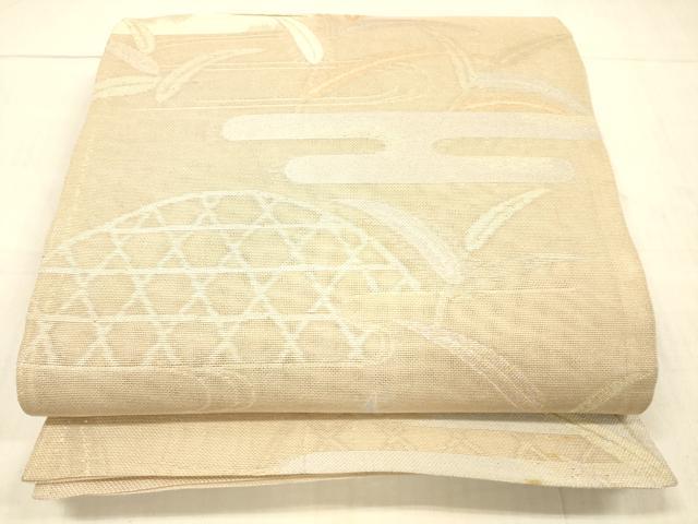 ■■■　サイズ　■■■ 長さ 422cm 幅 30.5cm程 ■■■　商品詳細　■■■ 【正絹・未仕立て】 状態は接写画像のように 前柄・柄止まり・裏地・たれ先に薄い汚れがございますが その他特に目立ったシミ汚れなどもなく大変良い状態です。 大変上質な逸品になります。 お安く出品致しますので、是非この機会にいかがでしょうか？ ■■■　注意事項　■■■ ■モニター発色の具合により色合いが異なる場合がございます。 ■寸法は多少の誤差が生じる場合がございますのでご了承ください。 ■縫込みの長さが左右非対称の場合は短い部分を記載しております。 左右非対称であってもご返品・お値引き等の保証は出来かねますので、ご了承の上ご購入をお願い致します。 ■シミ等のチェックには注意を払っておりますが、見落としがある場合もございますし、個人の見解も様々ですので神経質な方のご購入はお控えください。 ■箪笥に入っておりました着物や帯なので畳みシワや匂いがあるものもございます。 ■お休みは基本的に土日祝となりますが、その他臨時でお休みする場合がございますのでご了承ください。 ■商品の発送は平日のみの発送となります。 ■夜間と土曜、日曜日はお問い合わせの回答が遅れる場合がございます。 ■当店では、お直し、紋入れ、お手入れ等は承っておりません。 ■生地の状態（ヤケ、経年劣化等）によってはサイズ直しが出来ない場合がございます。 その点もどうかご了承のうえ、ご購入をお願いいたします。 ■弊社で取り扱う商品は一点ものにつき、時期や在庫状況に応じて金額が変更となる場合がございます。 ■検針は行っておりません。予めご了承いただきますようお願いいたします。 ■【洗える着物】と記載のある商品におきましては、商品お届け後に洗濯を行ってしまってからのご返品にはご対応しかねます。 念の為、専門店でのお手入れをお願いいたします。 ■着物のサイズ目安は下記を参考ください↓ ＜女性着物＞　お端折り次第で＋5cm　−1cmが着用可能サイズ 　例）身丈170cmの場合、身長160cm〜175cm ＜男性着物＞　身丈＋約25cm〜27cm程が適応身長 　例）身丈155cmの場合、身長180〜182cm