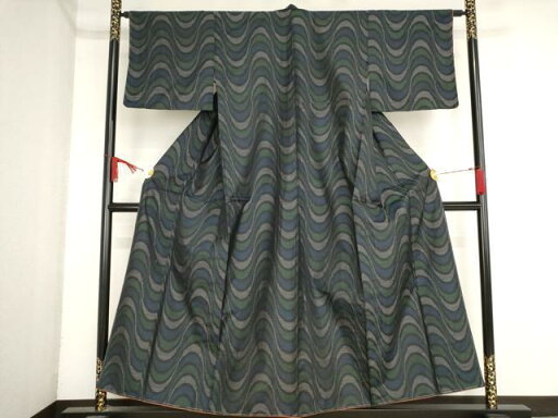 平和屋着物■本場大島紬 立波文 正絹 逸品 AAAN8760bw 平和屋着物■本場大島紬 立波文 正絹 逸品 AAAN8760bw