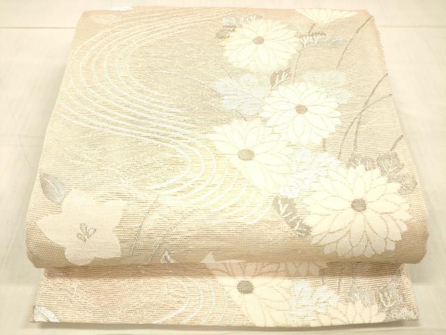 ■■■　サイズ　■■■ 長さ 418cm 幅 30cm程 ■■■　商品詳細　■■■ 【正絹・芯なし】 状態は1.2回程しか締めておりませんが 接写画像のように太鼓・手先に薄い汚れがございます。 その他特に目立ったシミ汚れなどもなく大変良い状態です。 大変上質な逸品になります。 お安く出品致しますので、是非この機会にいかがでしょうか？ ■■■　注意事項　■■■ ■モニター発色の具合により色合いが異なる場合がございます。 ■寸法は多少の誤差が生じる場合がございますのでご了承ください。 ■縫込みの長さが左右非対称の場合は短い部分を記載しております。 左右非対称であってもご返品・お値引き等の保証は出来かねますので、ご了承の上ご購入をお願い致します。 ■シミ等のチェックには注意を払っておりますが、見落としがある場合もございますし、個人の見解も様々ですので神経質な方のご購入はお控えください。 ■箪笥に入っておりました着物や帯なので畳みシワや匂いがあるものもございます。 ■お休みは基本的に土日祝となりますが、その他臨時でお休みする場合がございますのでご了承ください。 ■商品の発送は平日のみの発送となります。 ■夜間と土曜、日曜日はお問い合わせの回答が遅れる場合がございます。 ■当店では、お直し、紋入れ、お手入れ等は承っておりません。 ■生地の状態（ヤケ、経年劣化等）によってはサイズ直しが出来ない場合がございます。 その点もどうかご了承のうえ、ご購入をお願いいたします。 ■弊社で取り扱う商品は一点ものにつき、時期や在庫状況に応じて金額が変更となる場合がございます。 ■検針は行っておりません。予めご了承いただきますようお願いいたします。 ■【洗える着物】と記載のある商品におきましては、商品お届け後に洗濯を行ってしまってからのご返品にはご対応しかねます。 念の為、専門店でのお手入れをお願いいたします。 ■着物のサイズ目安は下記を参考ください↓ ＜女性着物＞　お端折り次第で＋5cm　−1cmが着用可能サイズ 　例）身丈170cmの場合、身長160cm〜175cm ＜男性着物＞　身丈＋約25cm〜27cm程が適応身長 　例）身丈155cmの場合、身長180〜182cm