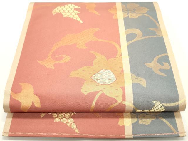 ■■■　サイズ　■■■ 長さ 438cm 幅 30.5cm程 ■■■　商品詳細　■■■ 【正絹・未使用】 状態は一度も締めておらず 特に目立ったシミ汚れなどもなく大変良い状態です。 あらいそとは、西陣の中でも名物裂の制作に力を注いでいる織屋...