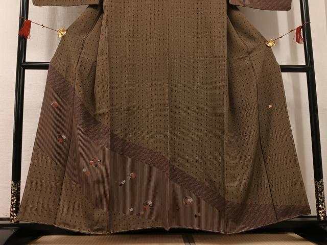 平和屋の平和屋着物●訪問着　作家物　草花文　正絹　逸品　未使用　AABG6497ph｜アングル3