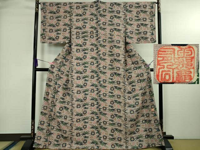 平和屋本店●極上　人間国宝　玉那覇有公　本場琉球紅型　小紋　舞蝶笹花文　松ぼっくり　梅鼠色地　逸品　未使用　DZAB4021kh6