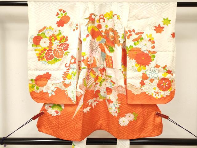 ■■■　サイズ　■■■ 【祝着】 身丈 77cm（肩から） 裄丈 40cm（肩上げ　2.5cm） 袖丈 57cm　縫込み 1cm 袖幅 28.5cm 前幅 14cm 後幅 15cm 着物縫いこみ 内揚げ 0cm （腰上げ　10cm） 裄 お袖側 約1.5cm　身頃側 約0cm ■■■　商品詳細　■■■ 着物【交織】の状態は接写画像のように 右袖後・紐部分・上前おくみ・上前に薄い汚れがございますが その他特に目立ったシミ汚れなどもなく大変良い状態です。 お安く出品致しますので、是非この機会にいかがでしょうか？ ■■■　注意事項　■■■ ■モニター発色の具合により色合いが異なる場合がございます。 ■寸法は多少の誤差が生じる場合がございますのでご了承ください。 ■縫込みの長さが左右非対称の場合は短い部分を記載しております。 左右非対称であってもご返品・お値引き等の保証は出来かねますので、ご了承の上ご購入をお願い致します。 ■シミ等のチェックには注意を払っておりますが、見落としがある場合もございますし、個人の見解も様々ですので神経質な方のご購入はお控えください。 ■箪笥に入っておりました着物や帯なので畳みシワや匂いがあるものもございます。 ■お休みは基本的に土日祝となりますが、その他臨時でお休みする場合がございますのでご了承ください。 ■商品の発送は平日のみの発送となります。 ■夜間と土曜、日曜日はお問い合わせの回答が遅れる場合がございます。 ■当店では、お直し、紋入れ、お手入れ等は承っておりません。 ■生地の状態（ヤケ、経年劣化等）によってはサイズ直しが出来ない場合がございます。 その点もどうかご了承のうえ、ご購入をお願いいたします。 ■弊社で取り扱う商品は一点ものにつき、時期や在庫状況に応じて金額が変更となる場合がございます。 ■検針は行っておりません。予めご了承いただきますようお願いいたします。 ■【洗える着物】と記載のある商品におきましては、商品お届け後に洗濯を行ってしまってからのご返品にはご対応しかねます。 念の為、専門店でのお手入れをお願いいたします。 ■着物のサイズ目安は下記を参考ください↓ ＜女性着物＞　お端折り次第で＋5cm　−1cmが着用可能サイズ 　例）身丈170cmの場合、身長160cm〜175cm ＜男性着物＞　身丈＋約25cm〜27cm程が適応身長 　例）身丈155cmの場合、身長180〜182cm