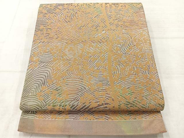 ■■■　サイズ　■■■ 長さ 424cm 幅 30cm程 ■■■　商品詳細　■■■ 【正絹】 詳細に関しましては、画像をご確認ください。 大変上質な逸品になります。 お安く出品致しますので、是非この機会にいかがでしょうか？ ※汚れ等に関しましては、着用時には見えない部分になるかと思いますのであまり気にならずお召になれるかと思います。 ■■■　注意事項　■■■ ■モニター発色の具合により色合いが異なる場合がございます。 ■寸法は多少の誤差が生じる場合がございますのでご了承ください。 ■縫込みの長さが左右非対称の場合は短い部分を記載しております。 左右非対称であってもご返品・お値引き等の保証は出来かねますので、ご了承の上ご購入をお願い致します。 ■シミ等のチェックには注意を払っておりますが、見落としがある場合もございますし、個人の見解も様々ですので神経質な方のご購入はお控えください。 ■箪笥に入っておりました着物や帯なので畳みシワや匂いがあるものもございます。 ■お休みは基本的に土日祝となりますが、その他臨時でお休みする場合がございますのでご了承ください。 ■商品の発送は平日のみの発送となります。 ■夜間と土曜、日曜日はお問い合わせの回答が遅れる場合がございます。 ■当店では、お直し、紋入れ、お手入れ等は承っておりません。 ■生地の状態（ヤケ、経年劣化等）によってはサイズ直しが出来ない場合がございます。 その点もどうかご了承のうえ、ご購入をお願いいたします。 ■弊社で取り扱う商品は一点ものにつき、時期や在庫状況に応じて金額が変更となる場合がございます。 ■検針は行っておりません。予めご了承いただきますようお願いいたします。 ■【洗える着物】と記載のある商品におきましては、商品お届け後に洗濯を行ってしまってからのご返品にはご対応しかねます。 念の為、専門店でのお手入れをお願いいたします。 ■着物のサイズ目安は下記を参考ください↓ ＜女性着物＞　お端折り次第で＋5cm　−1cmが着用可能サイズ 　例）身丈170cmの場合、身長160cm〜175cm ＜男性着物＞　身丈＋約25cm〜27cm程が適応身長 　例）身丈155cmの場合、身長180〜182cm